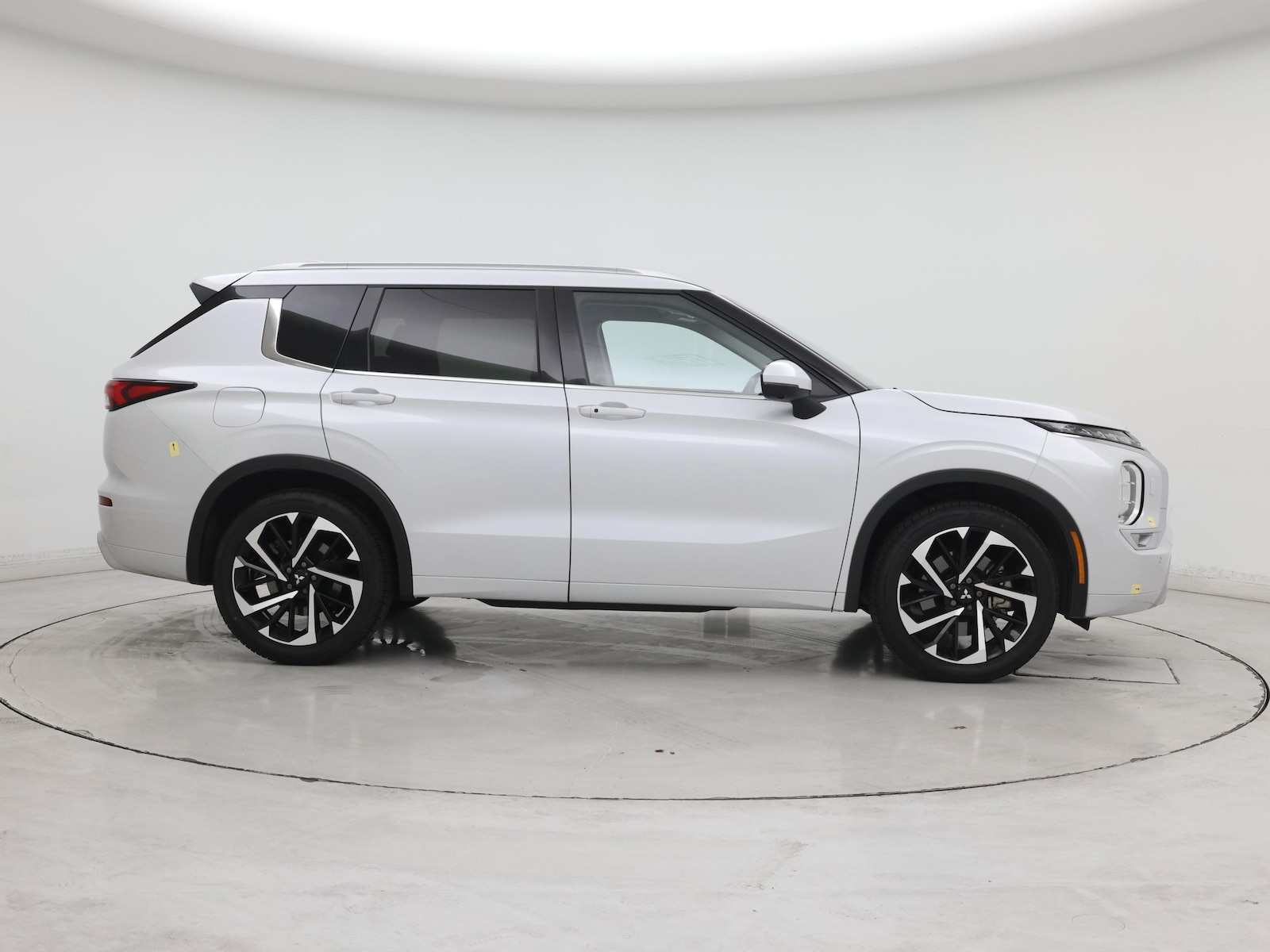 2024 Mitsubishi Outlander SEL - Photo 8