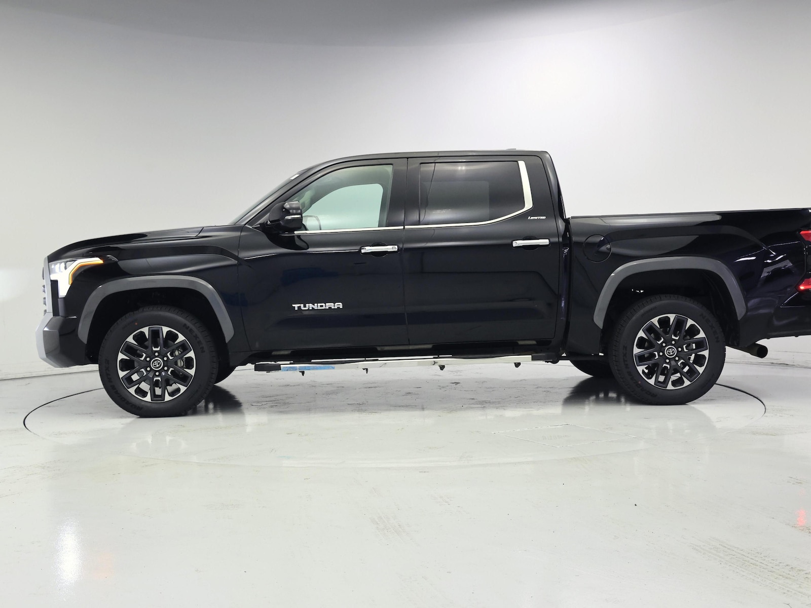 2023 Toyota Tundra Limited - Photo 4