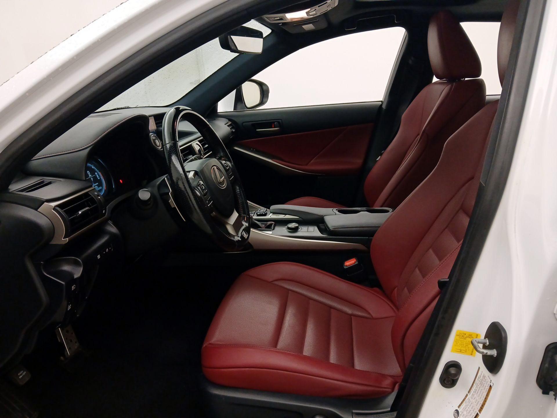 Thumbnail: 2017 Lexus IS - 11
