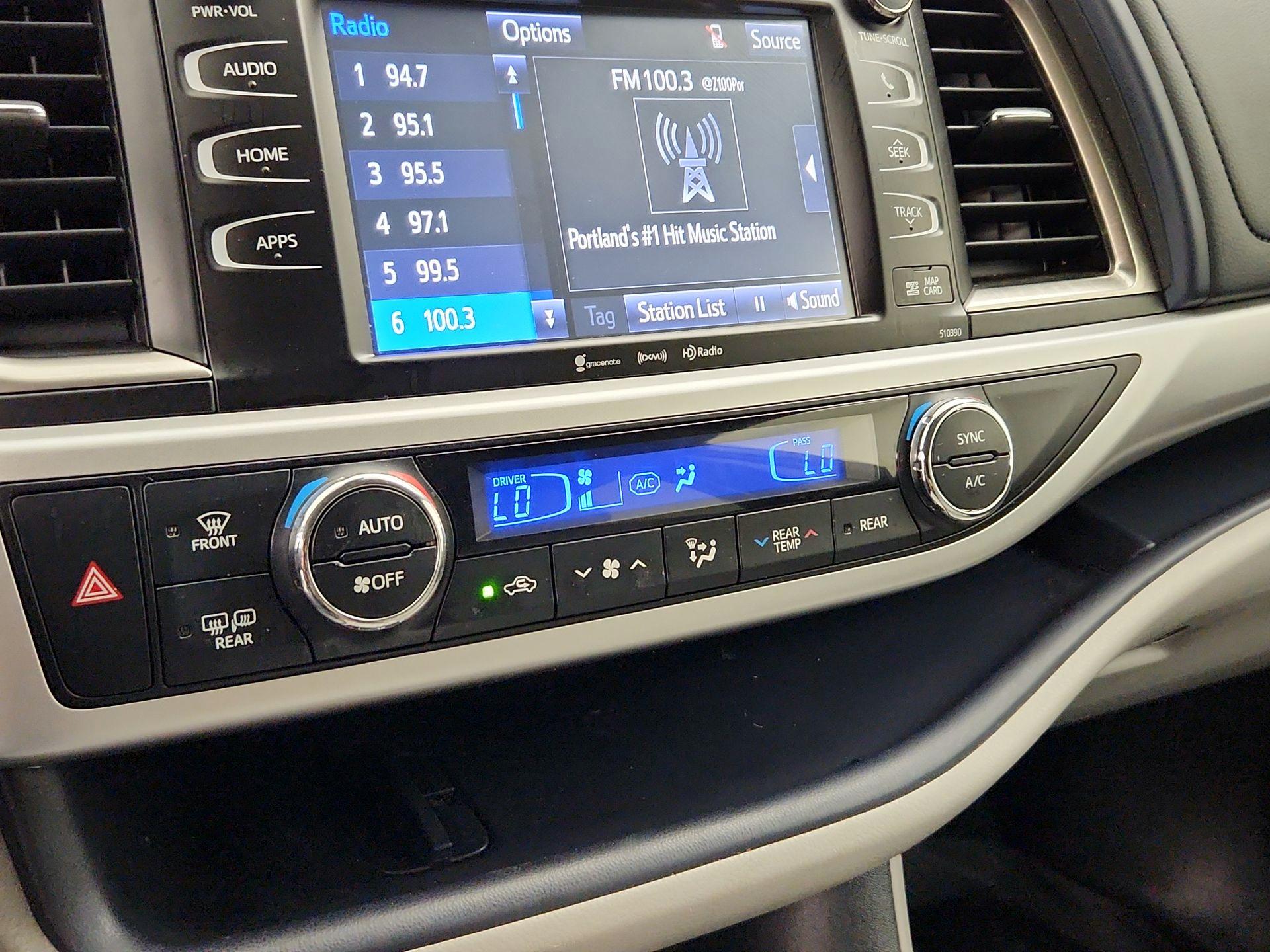 Thumbnail: 2019 Toyota Highlander - 17