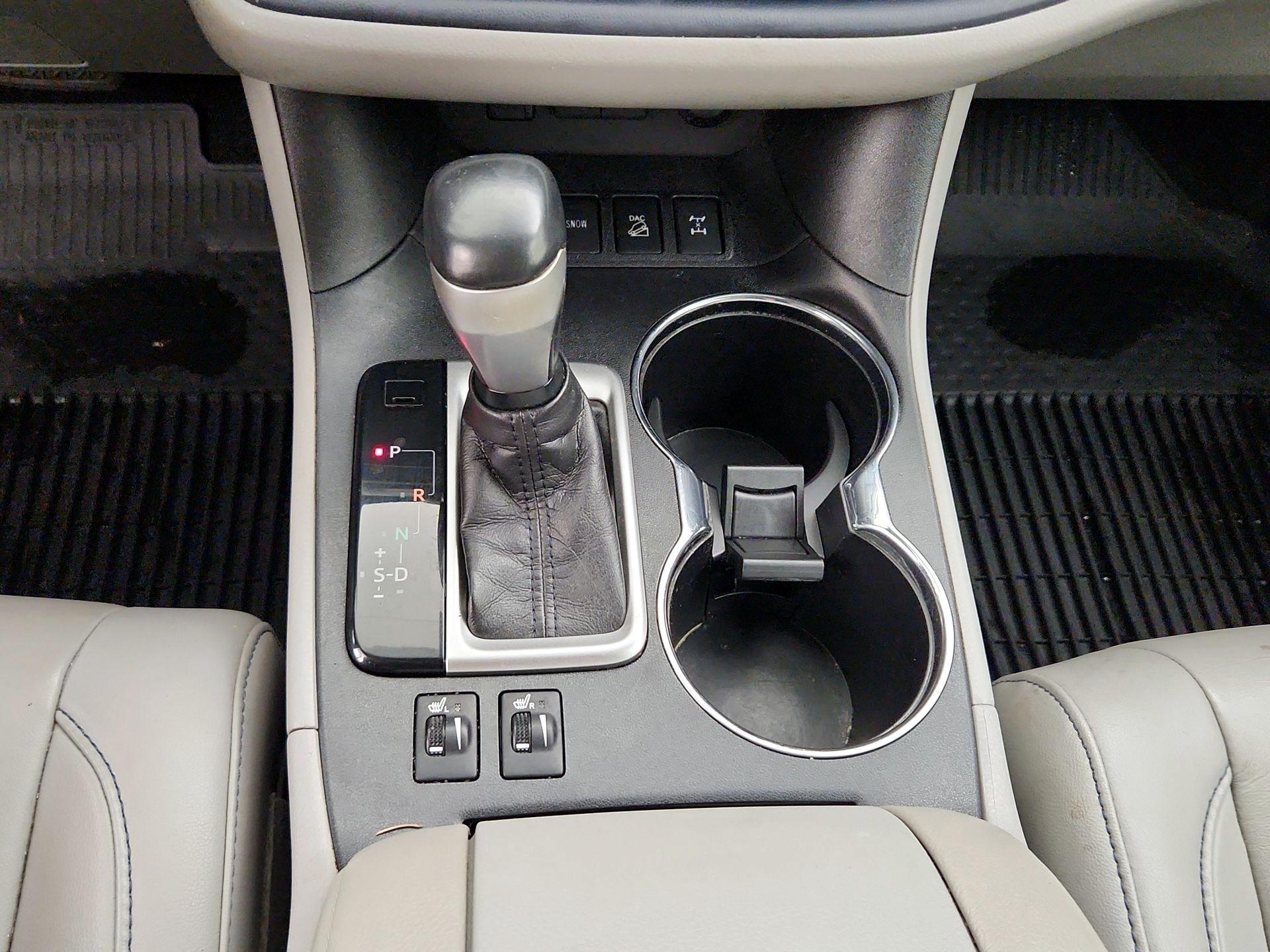 Thumbnail: 2019 Toyota Highlander - 18