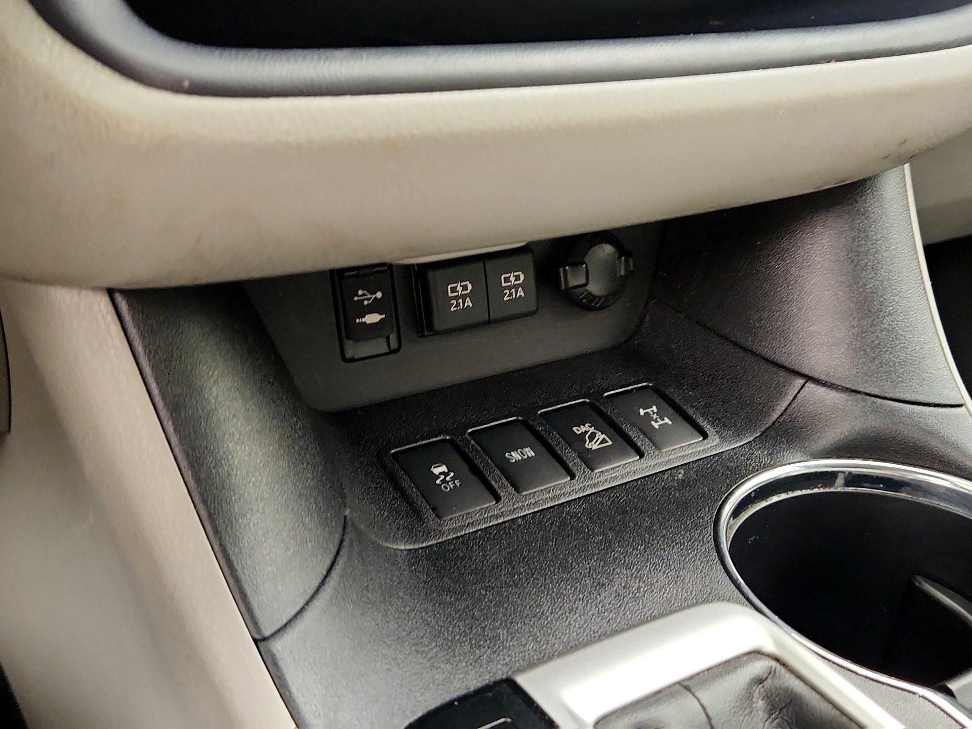 Thumbnail: 2019 Toyota Highlander - 19