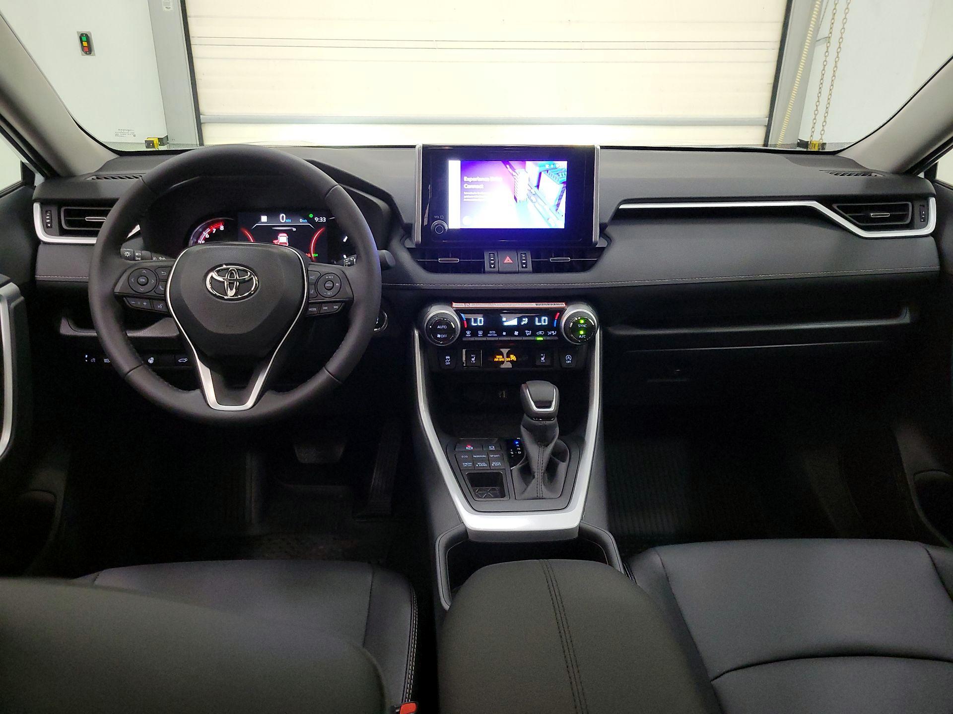 Thumbnail: 2025 Toyota RAV4 - 9