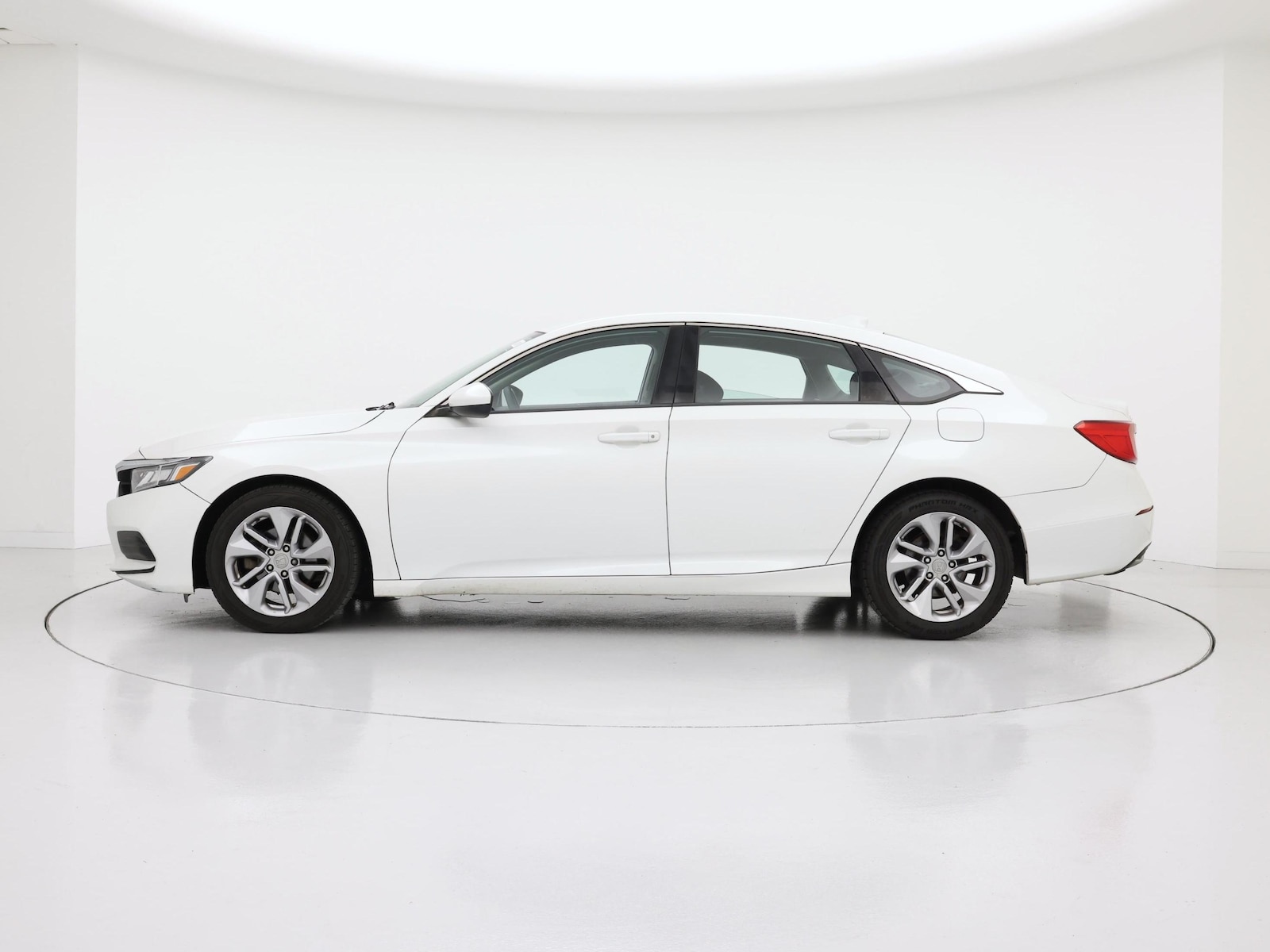 2018 Honda Accord LX - Photo 4