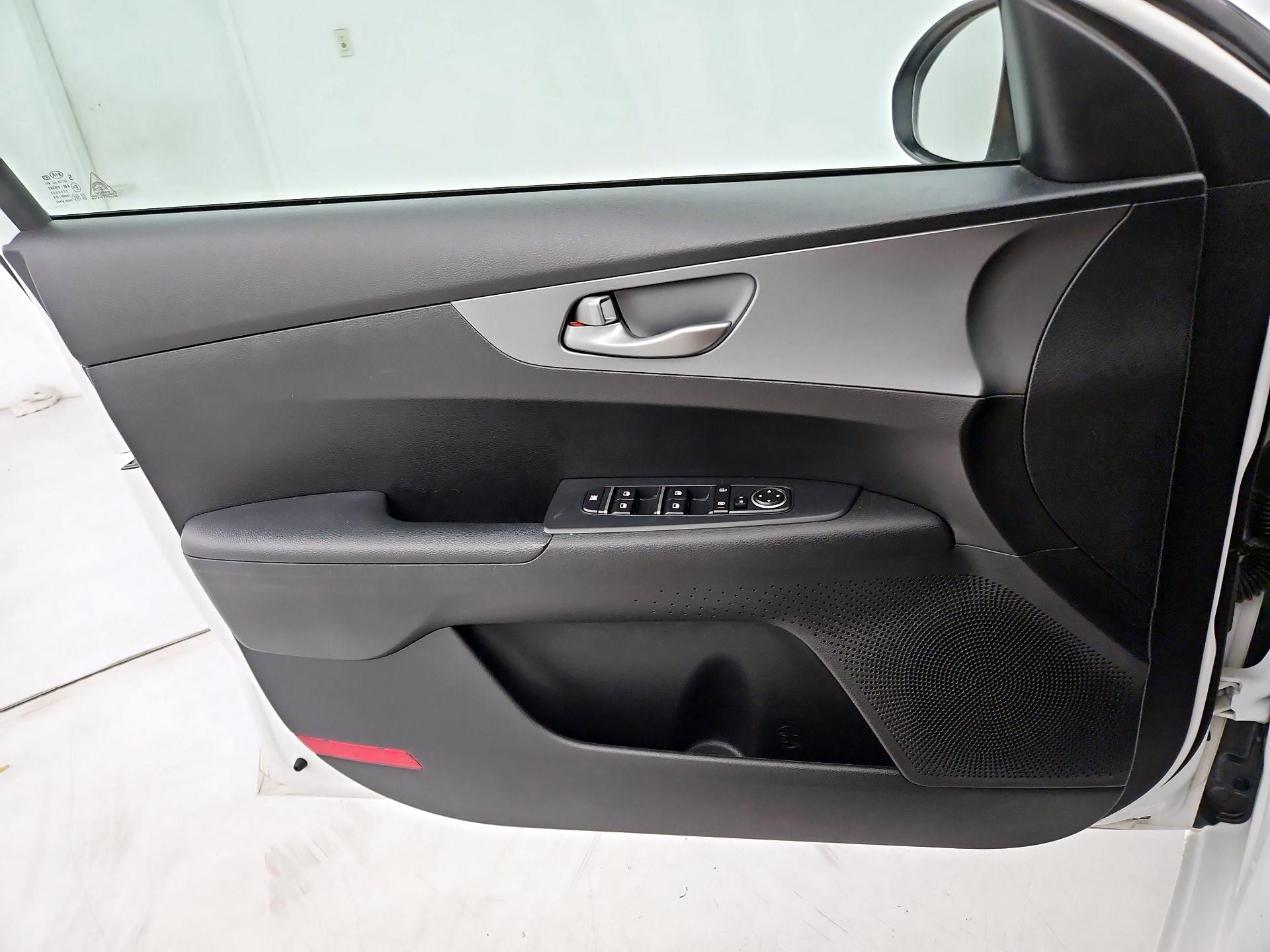 Thumbnail: 2019 Kia Forte - 12