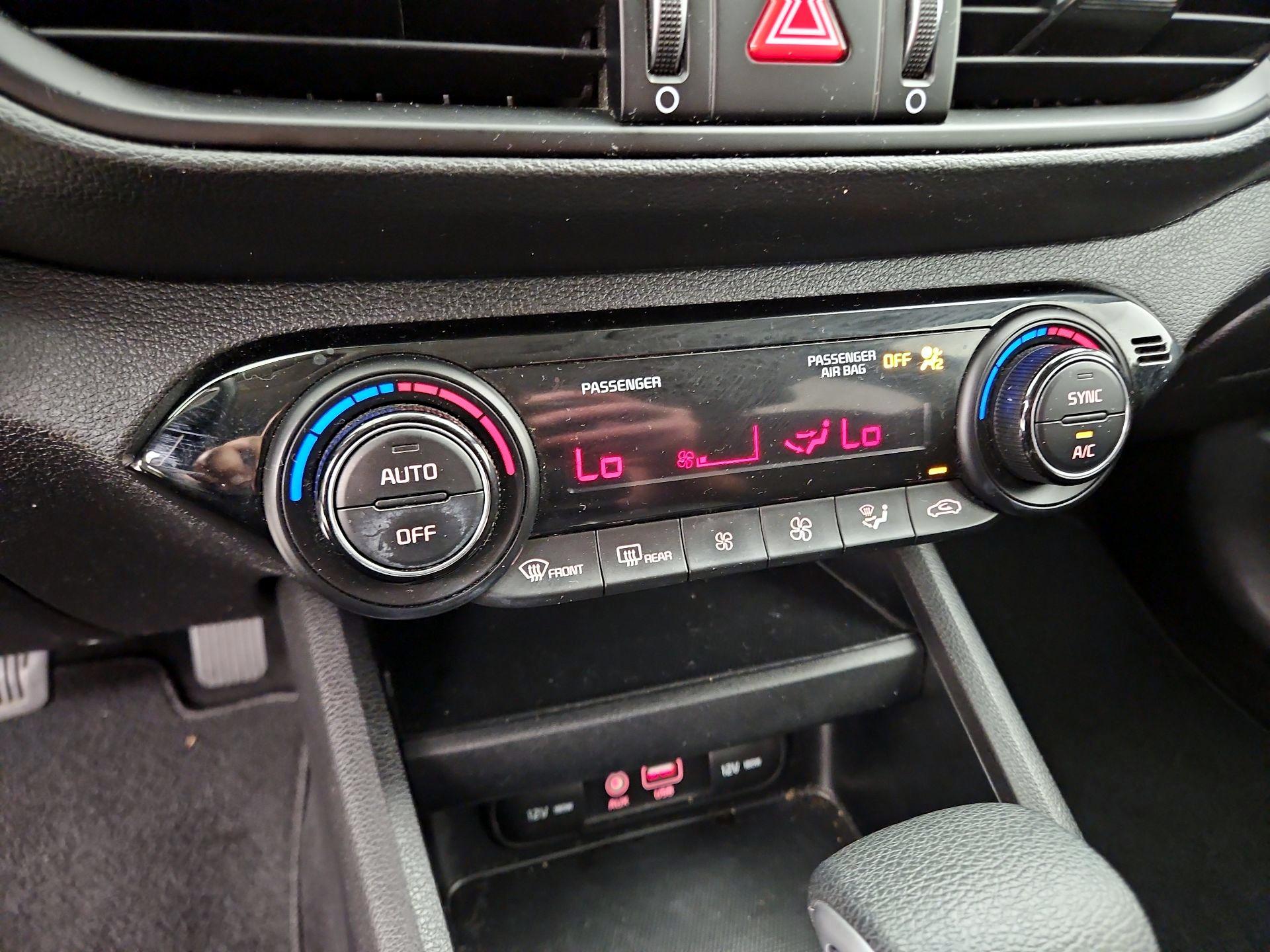 Thumbnail: 2019 Kia Forte - 16