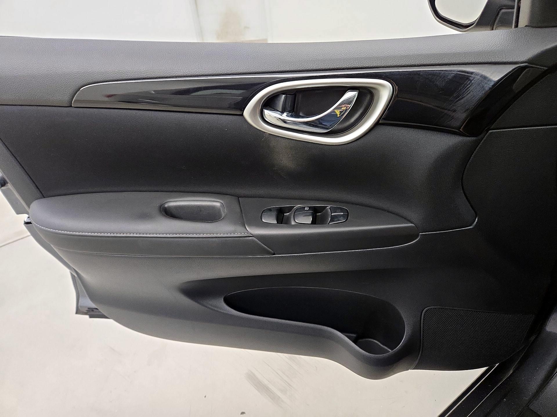 Thumbnail: 2019 Nissan Sentra - 12