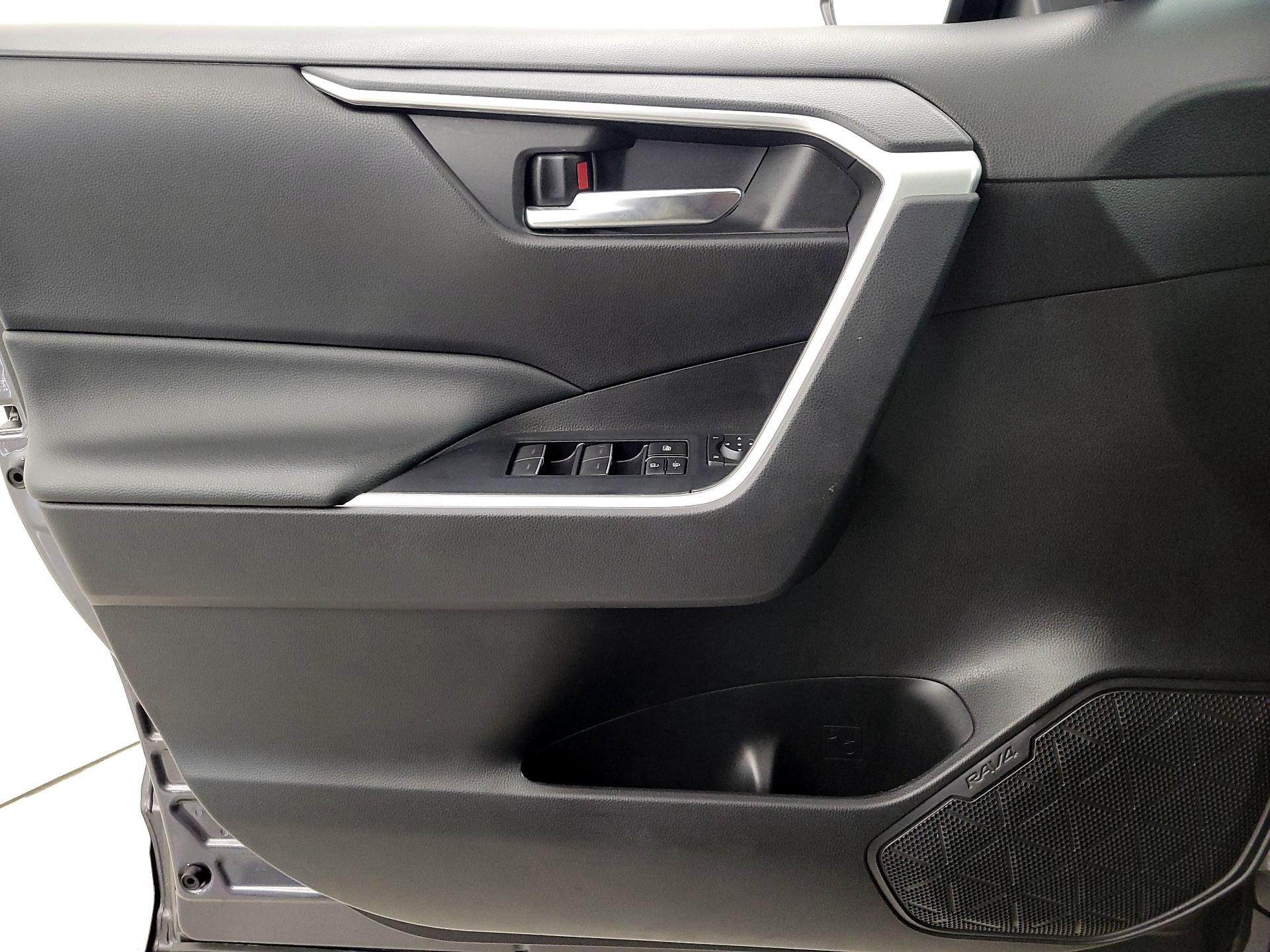 Thumbnail: 2022 Toyota RAV4 - 12