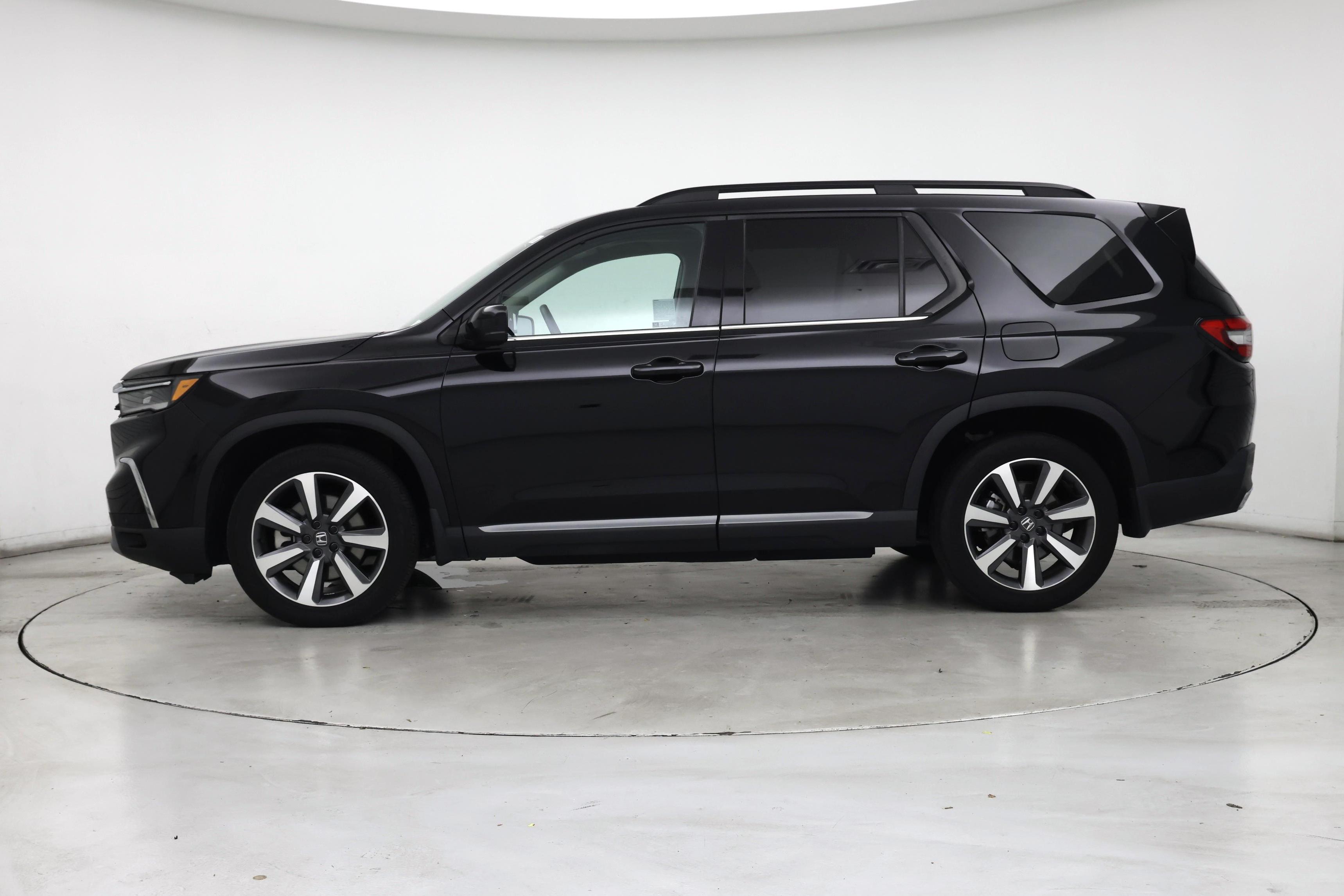 Thumbnail: 2023 Honda Pilot - 3