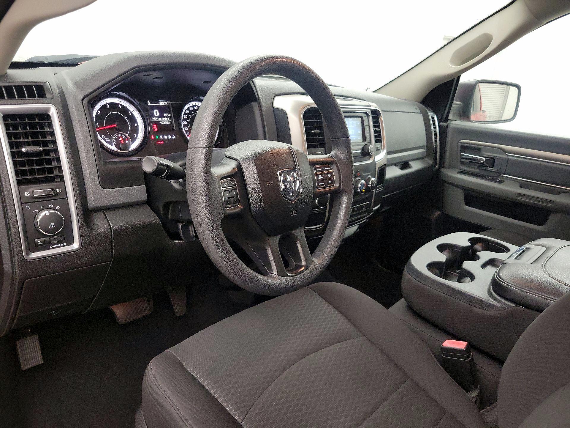 Thumbnail: 2020 RAM 1500 Classic - 9