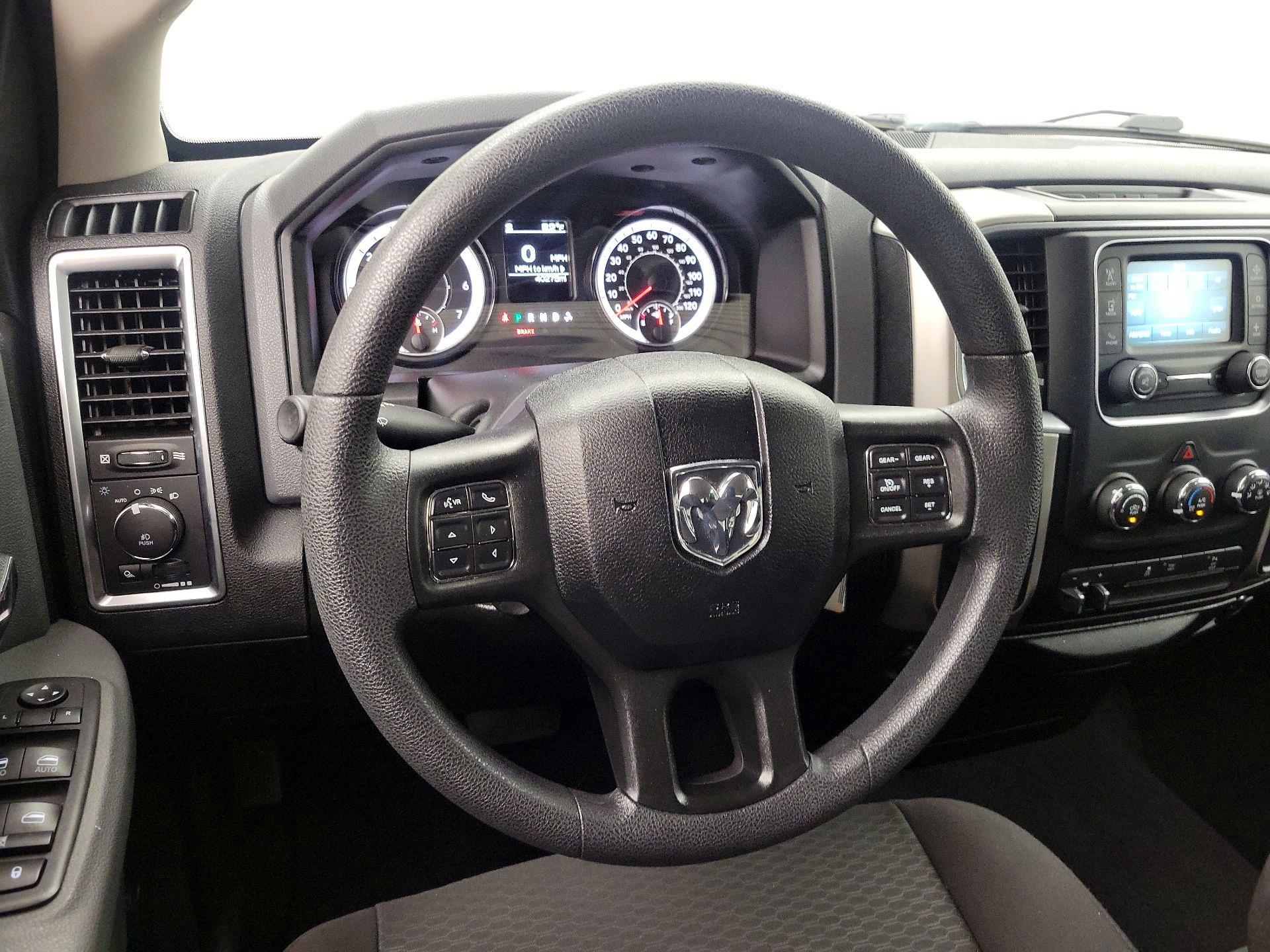 Thumbnail: 2020 RAM 1500 Classic - 10