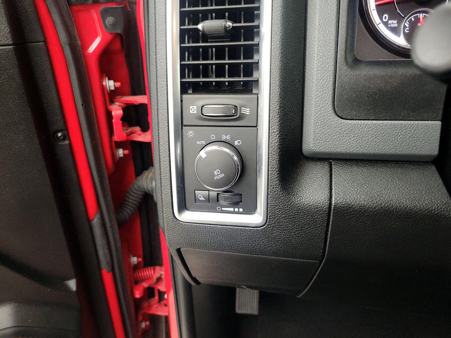 Thumbnail: 2020 RAM 1500 Classic - 13
