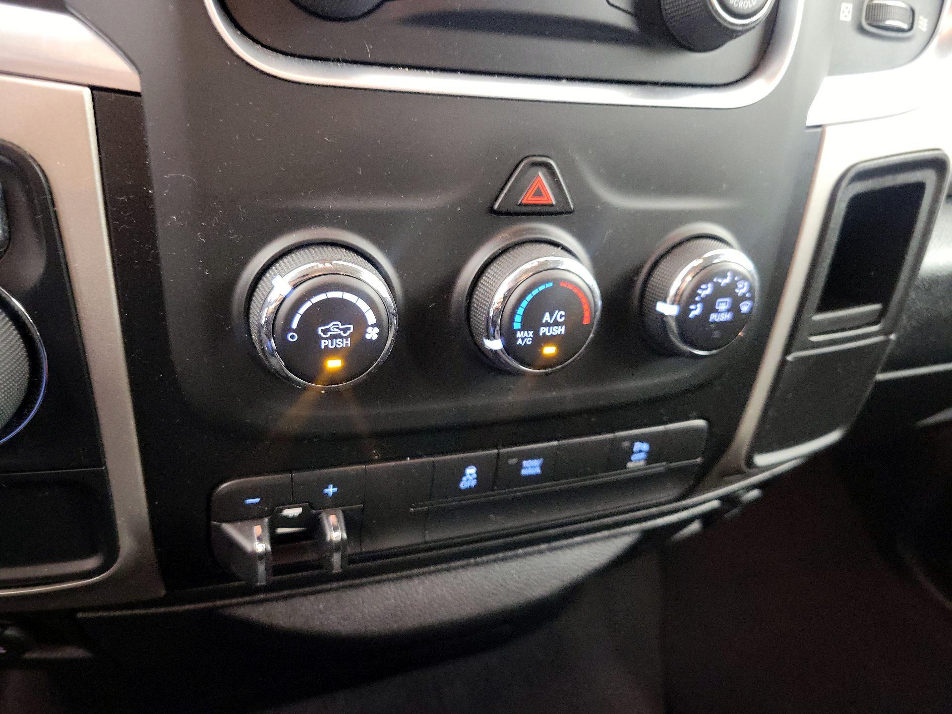 Thumbnail: 2020 RAM 1500 Classic - 16