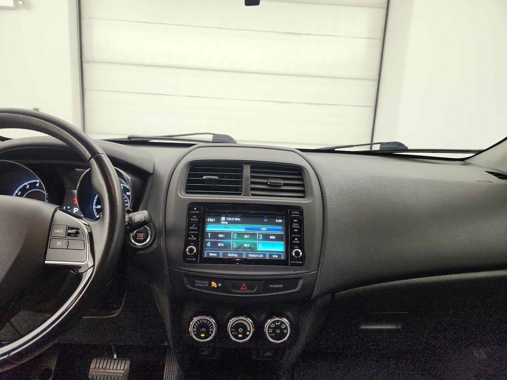 Thumbnail: 2016 Mitsubishi Outlander Sport - 9