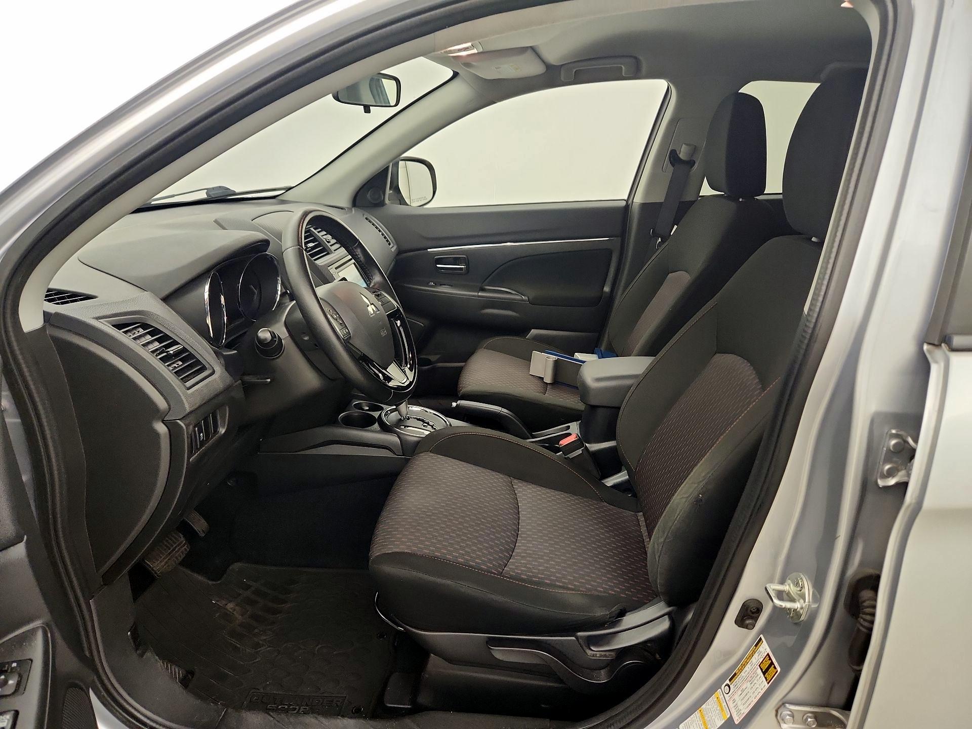 Thumbnail: 2016 Mitsubishi Outlander Sport - 11