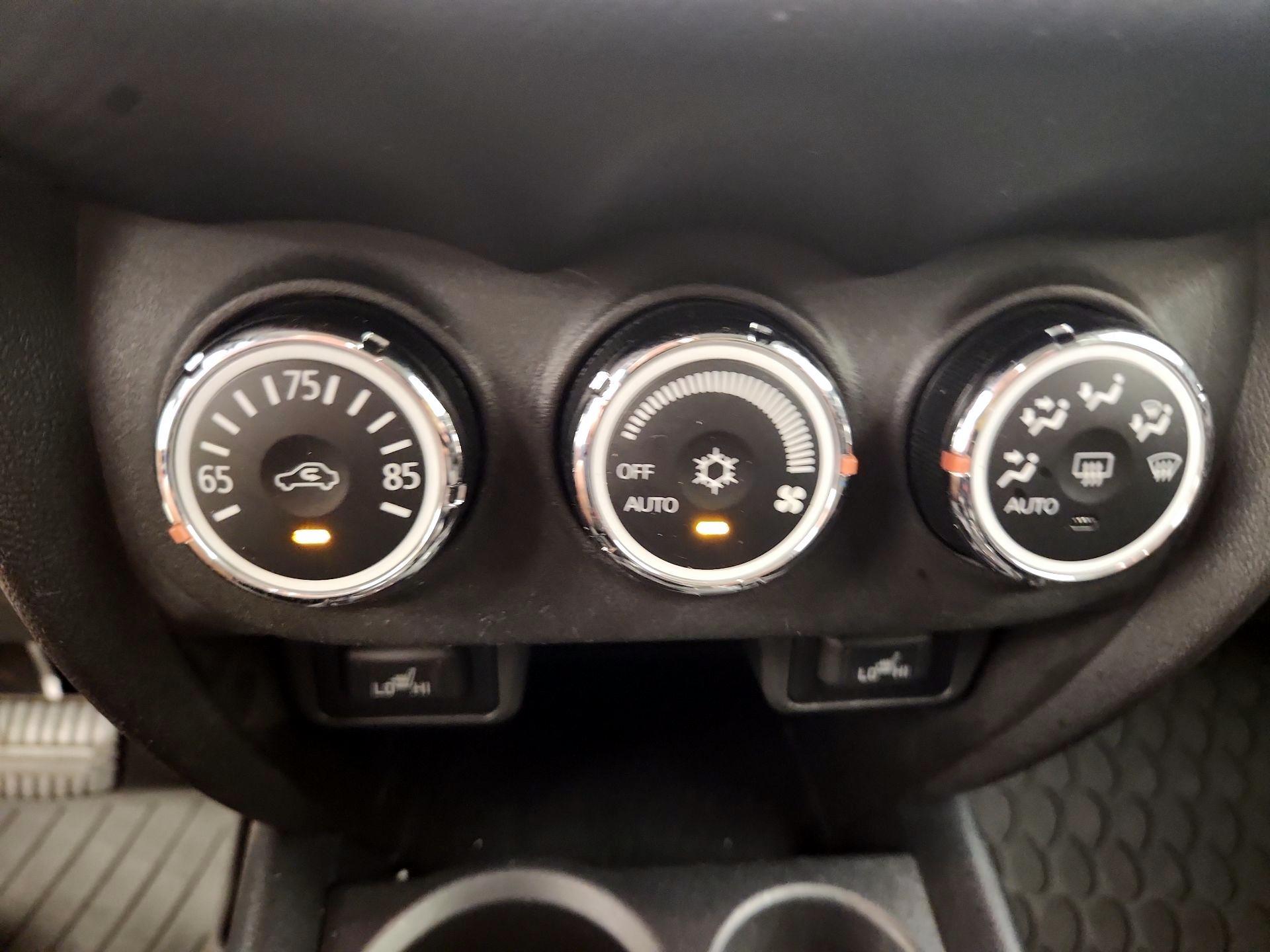 Thumbnail: 2016 Mitsubishi Outlander Sport - 16