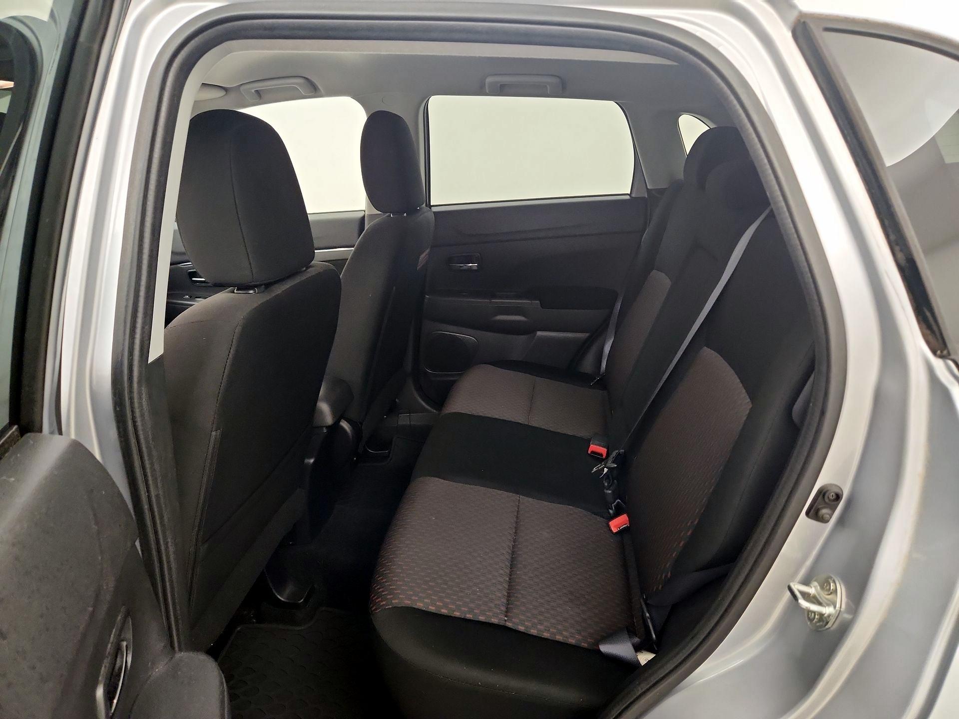 Thumbnail: 2016 Mitsubishi Outlander Sport - 18
