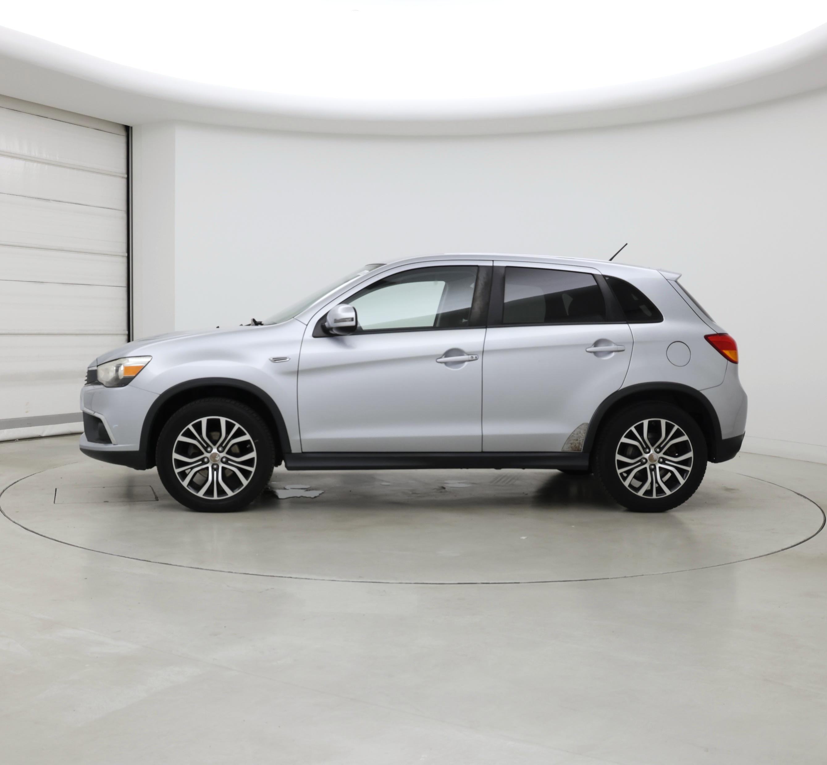 Thumbnail: 2016 Mitsubishi Outlander Sport - 3