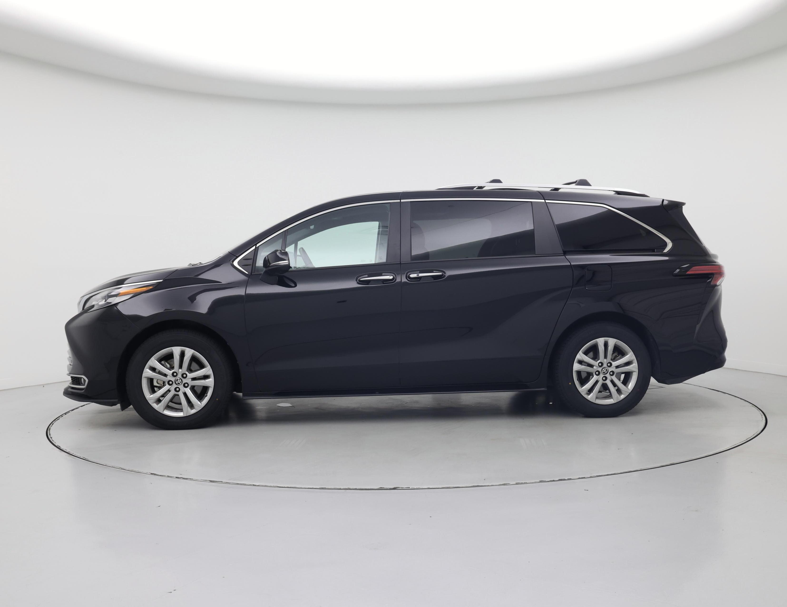 Thumbnail: 2023 Toyota Sienna - 3