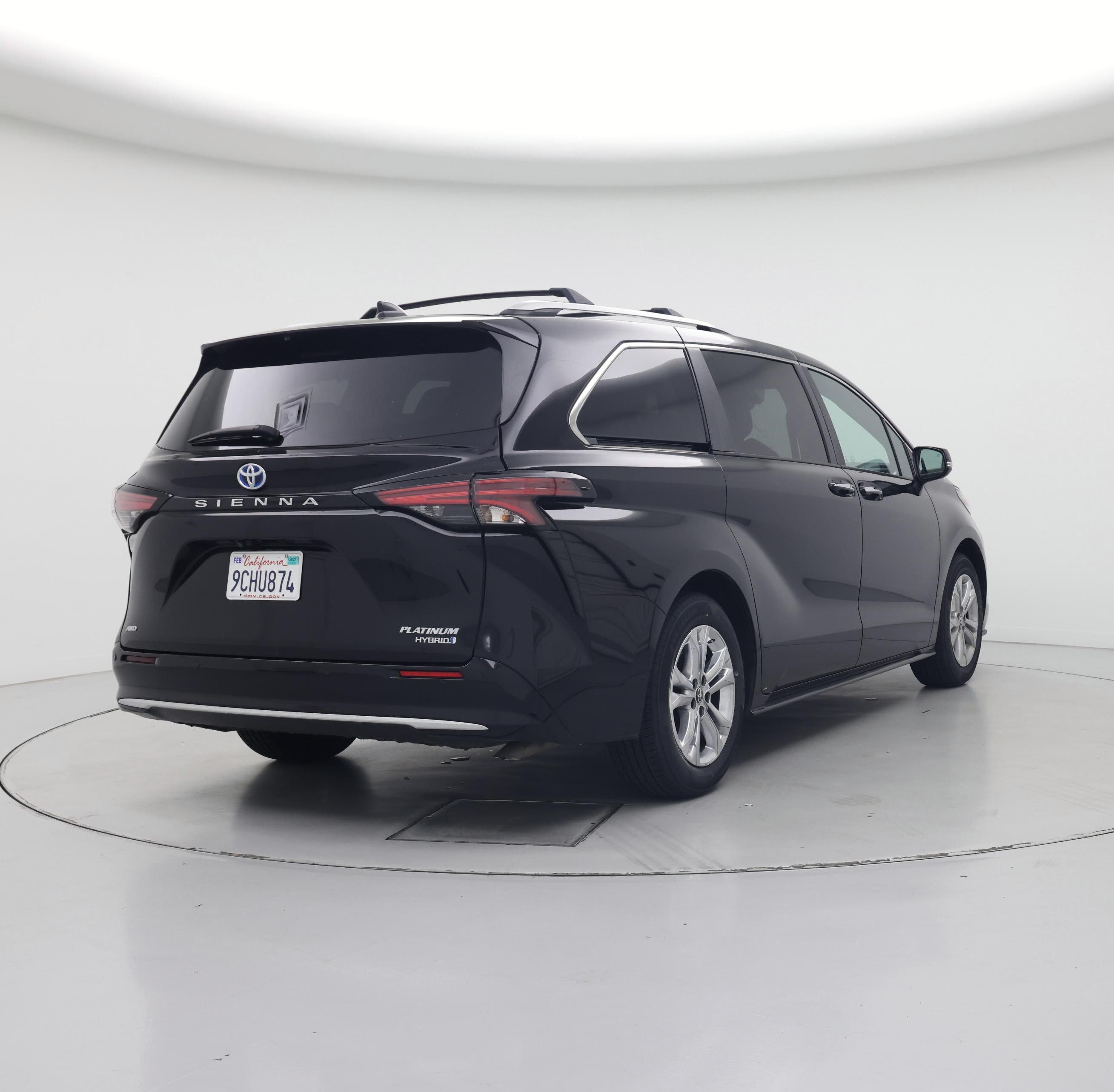 Thumbnail: 2023 Toyota Sienna - 8