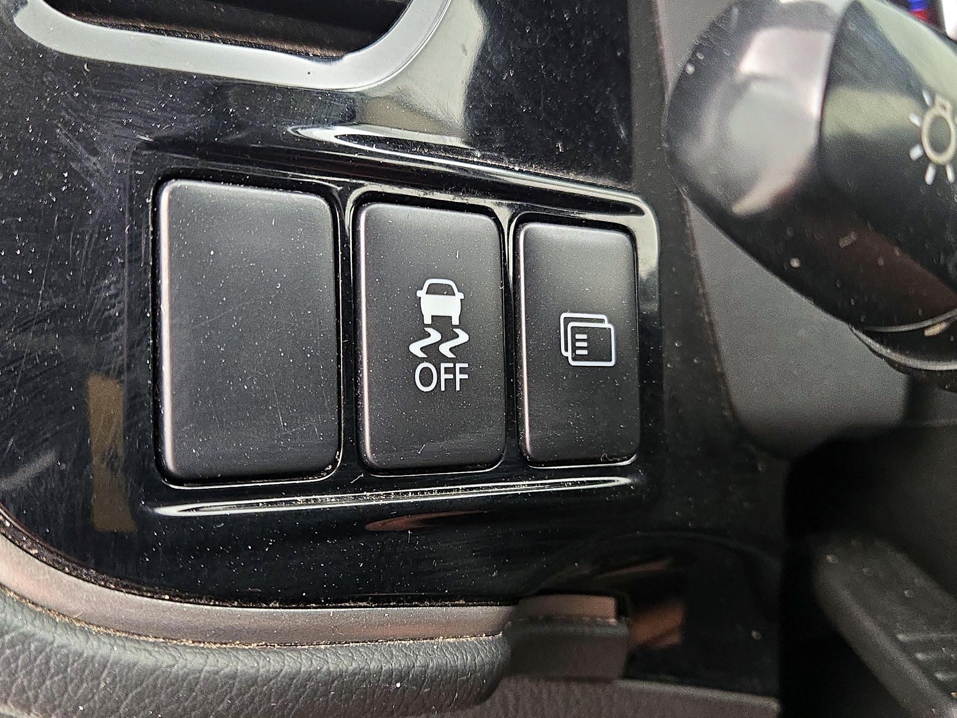 Thumbnail: 2016 Mitsubishi Outlander - 13