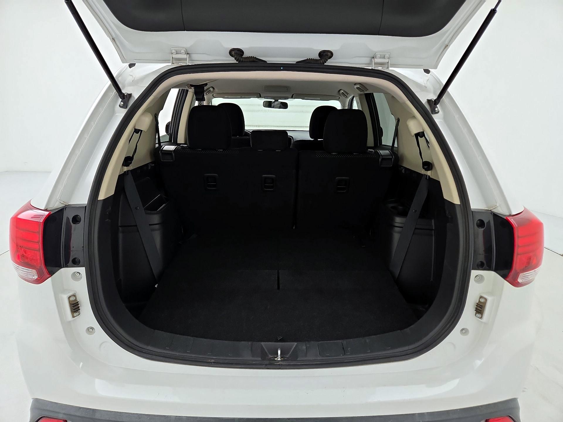 Thumbnail: 2016 Mitsubishi Outlander - 20