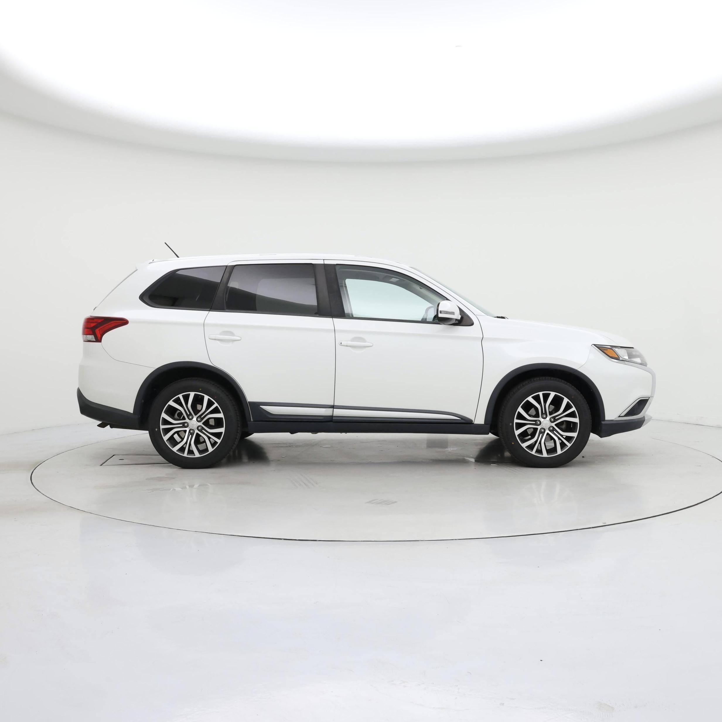 Thumbnail: 2016 Mitsubishi Outlander - 7