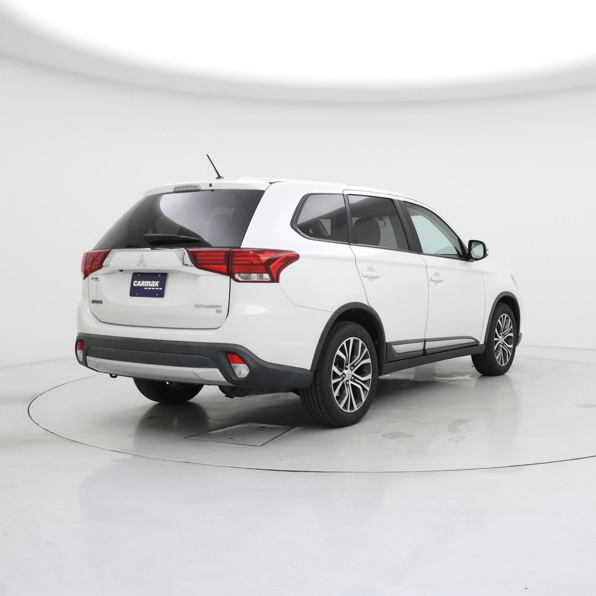 Thumbnail: 2016 Mitsubishi Outlander - 8