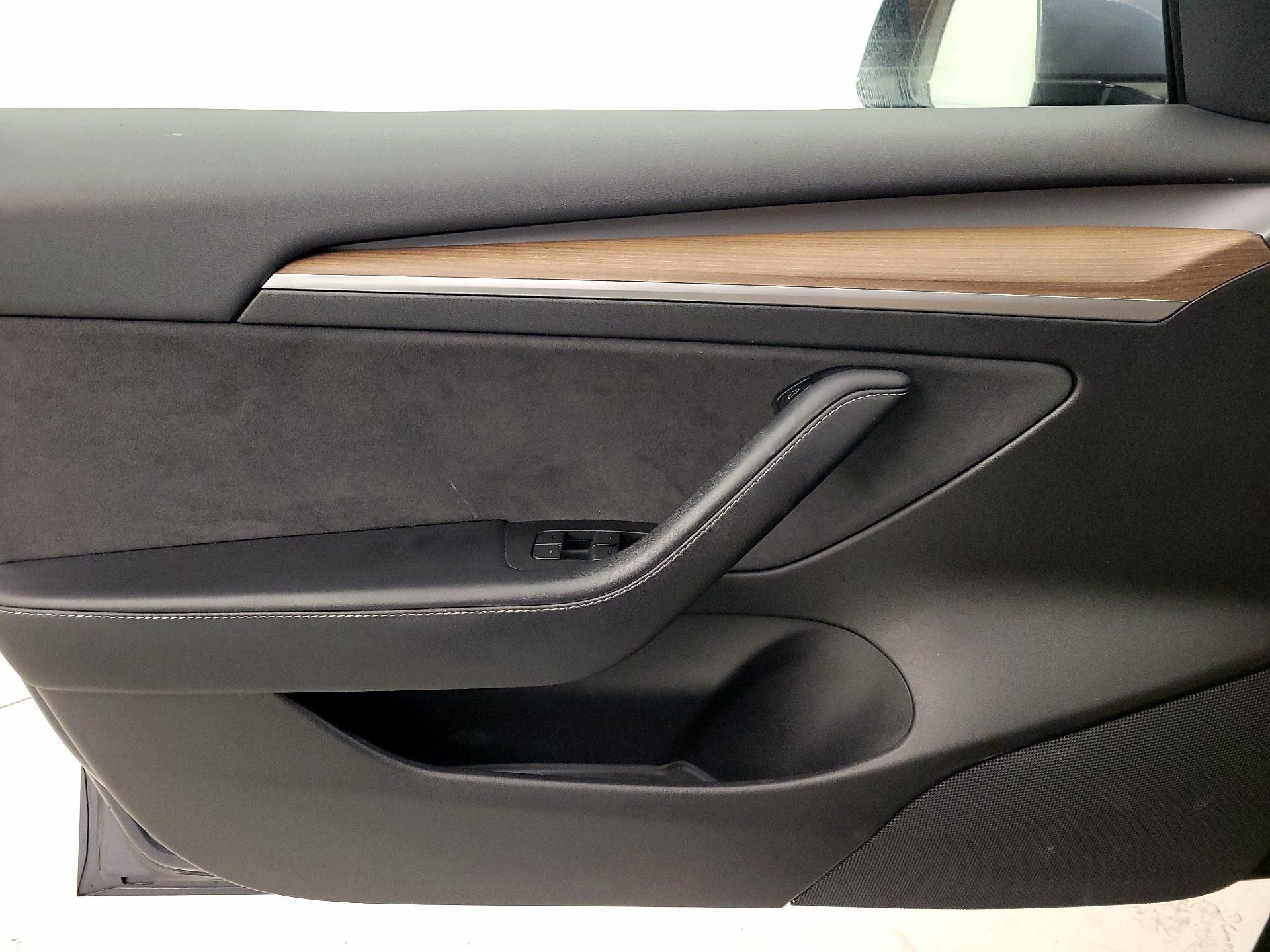 Thumbnail: 2022 Tesla Model 3 - 12