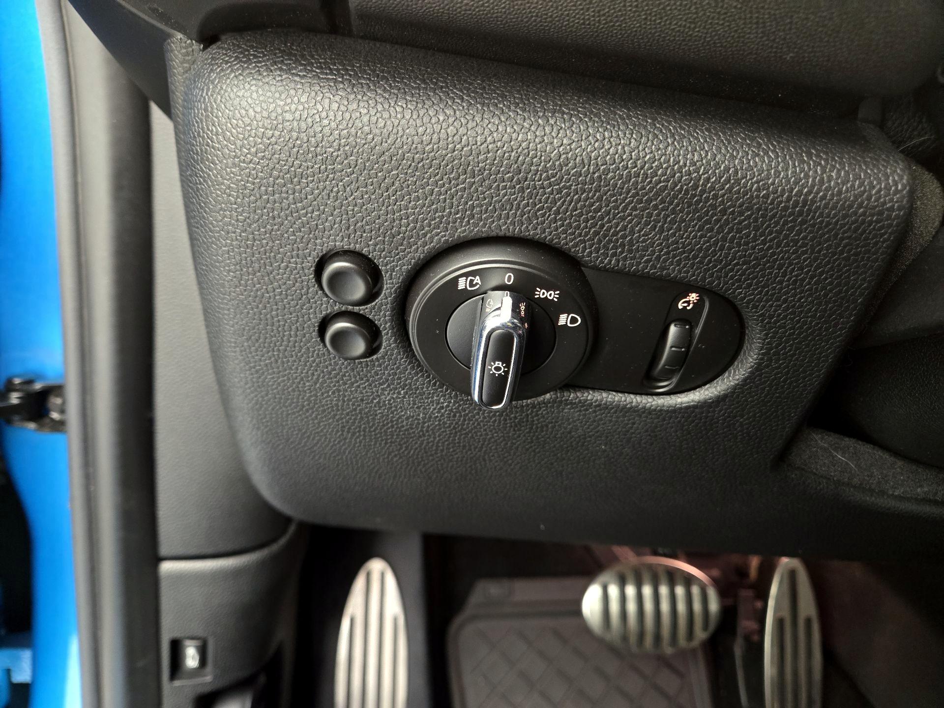 Thumbnail: 2018 MINI Cooper Hardtop - 13