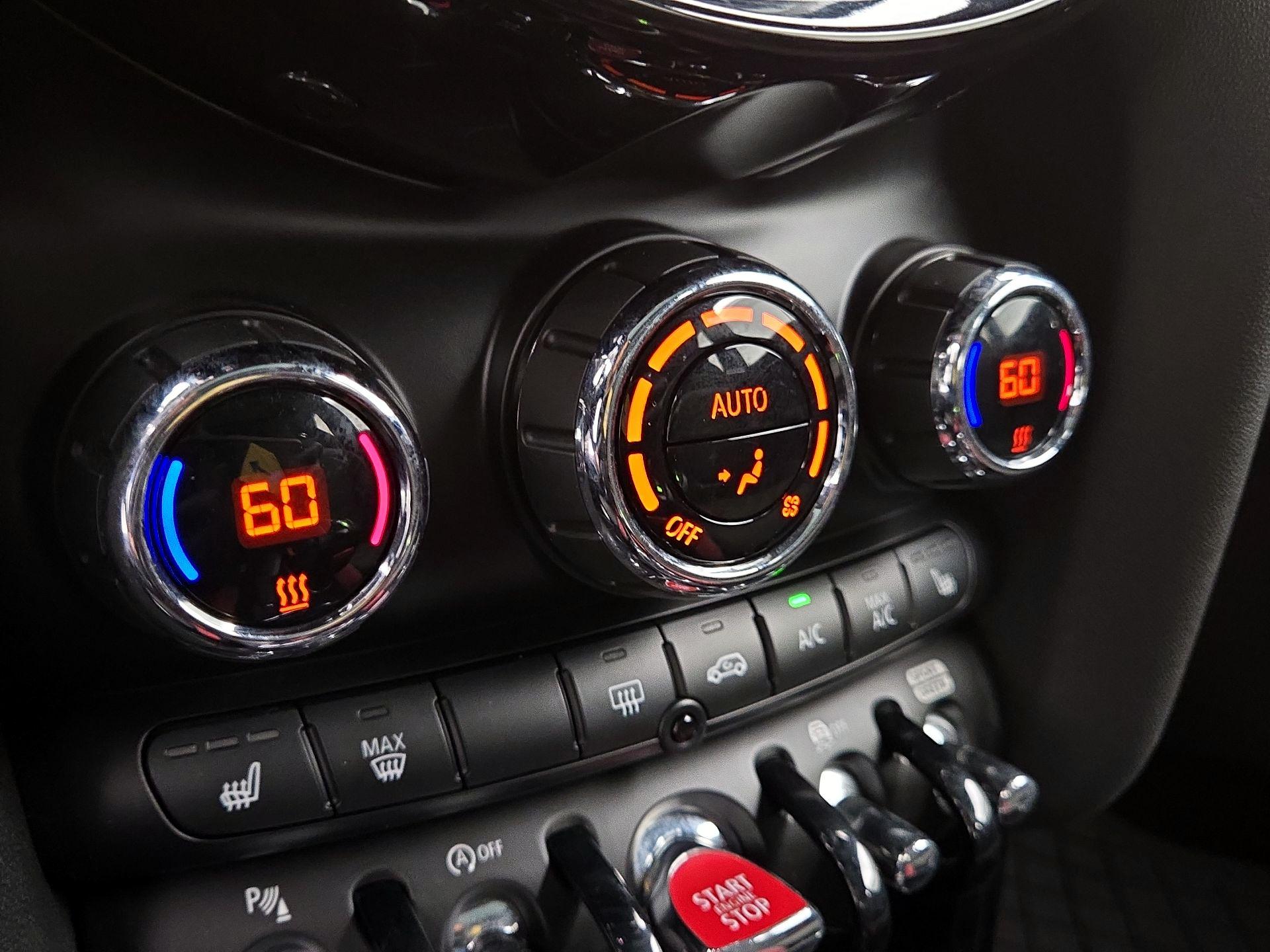 Thumbnail: 2018 MINI Cooper Hardtop - 17