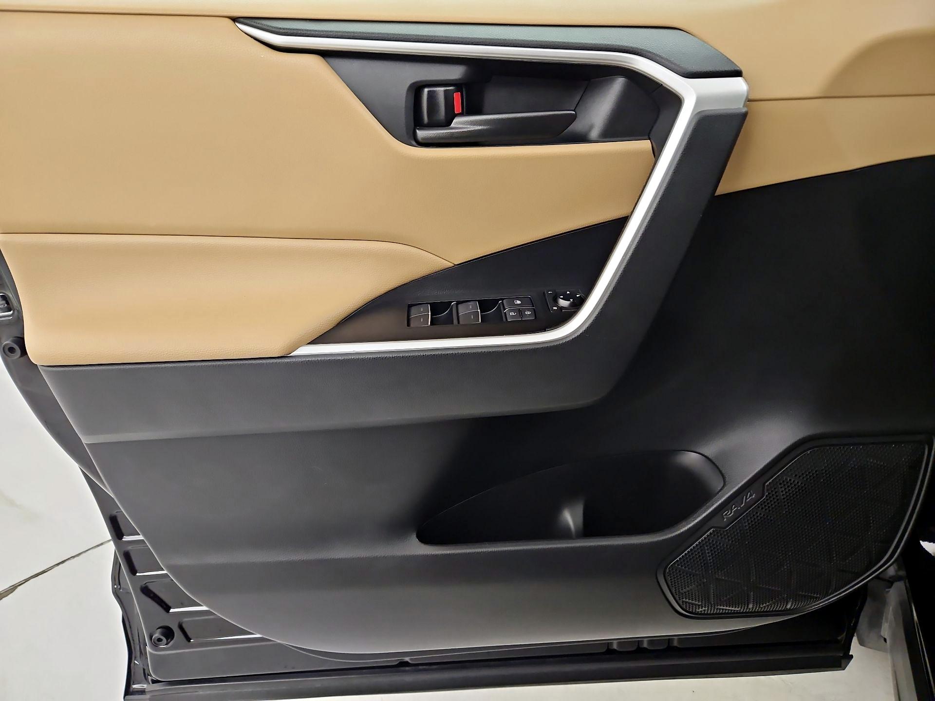 Thumbnail: 2021 Toyota RAV4 - 12