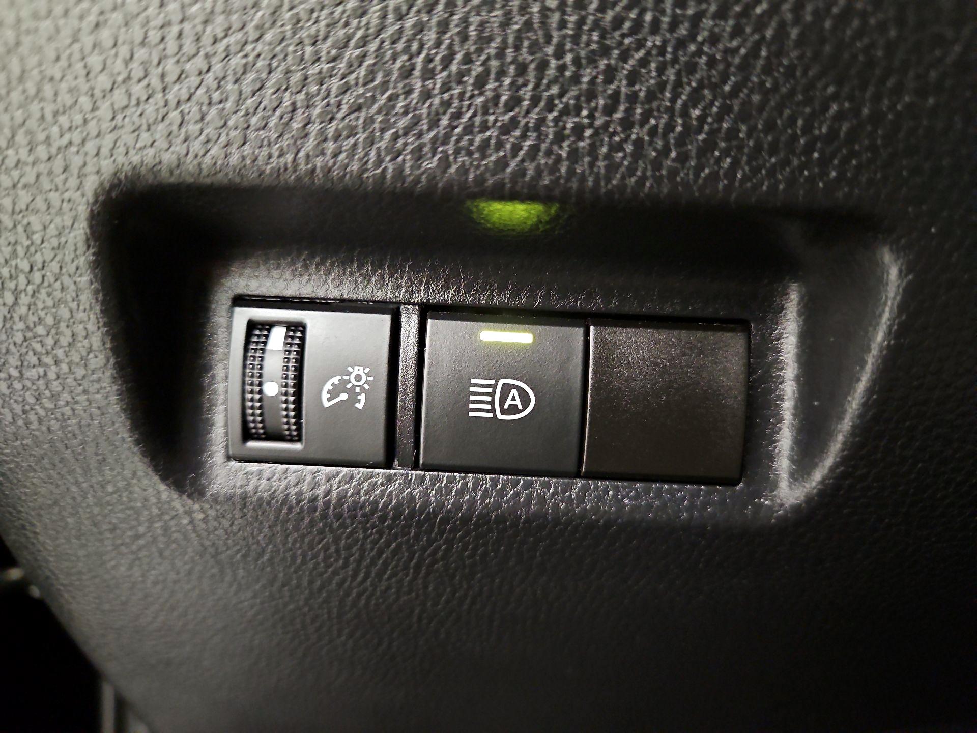 Thumbnail: 2021 Toyota RAV4 - 13