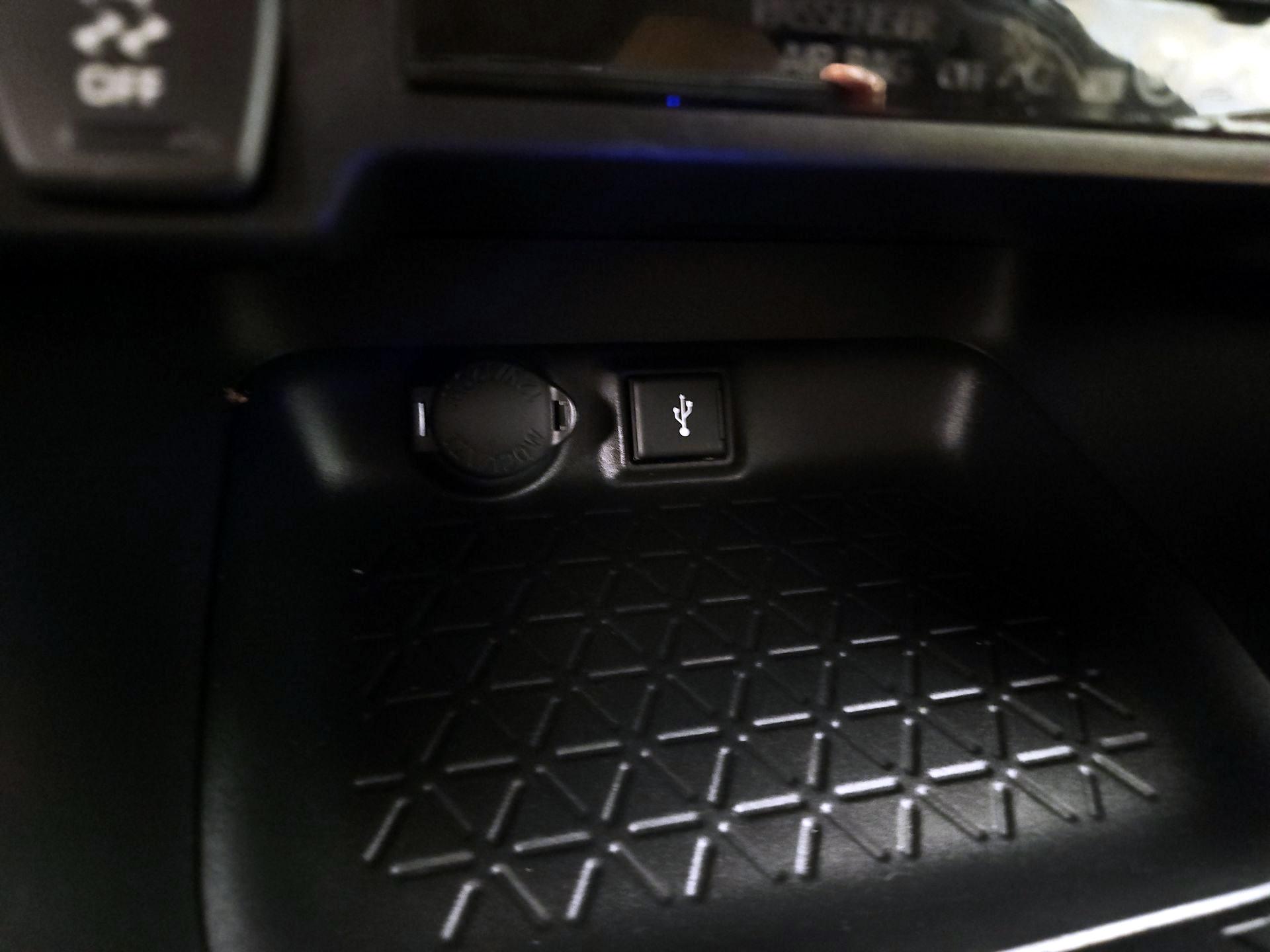 Thumbnail: 2021 Toyota RAV4 - 18