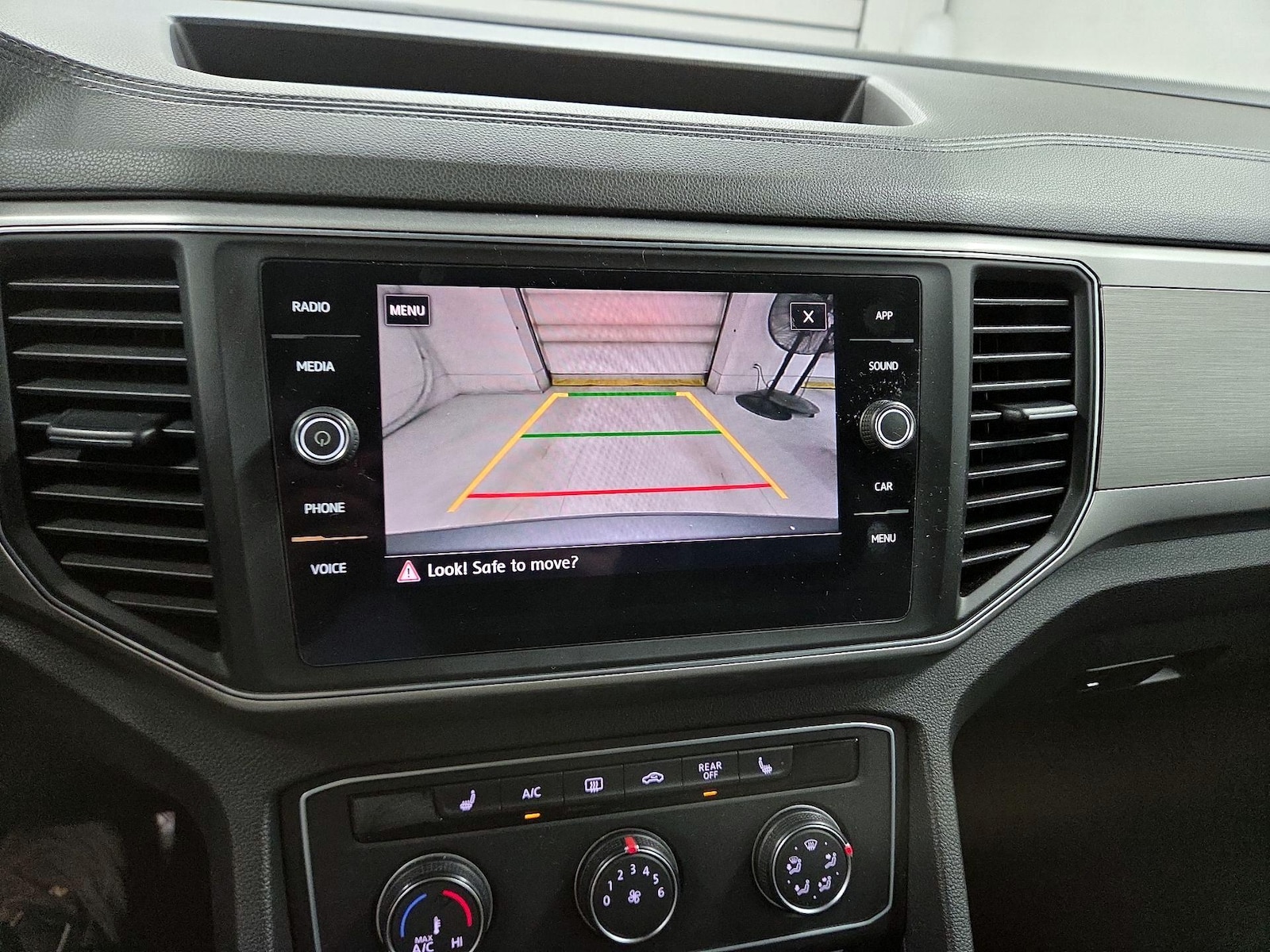 2018 Volkswagen Atlas SE - Photo 13