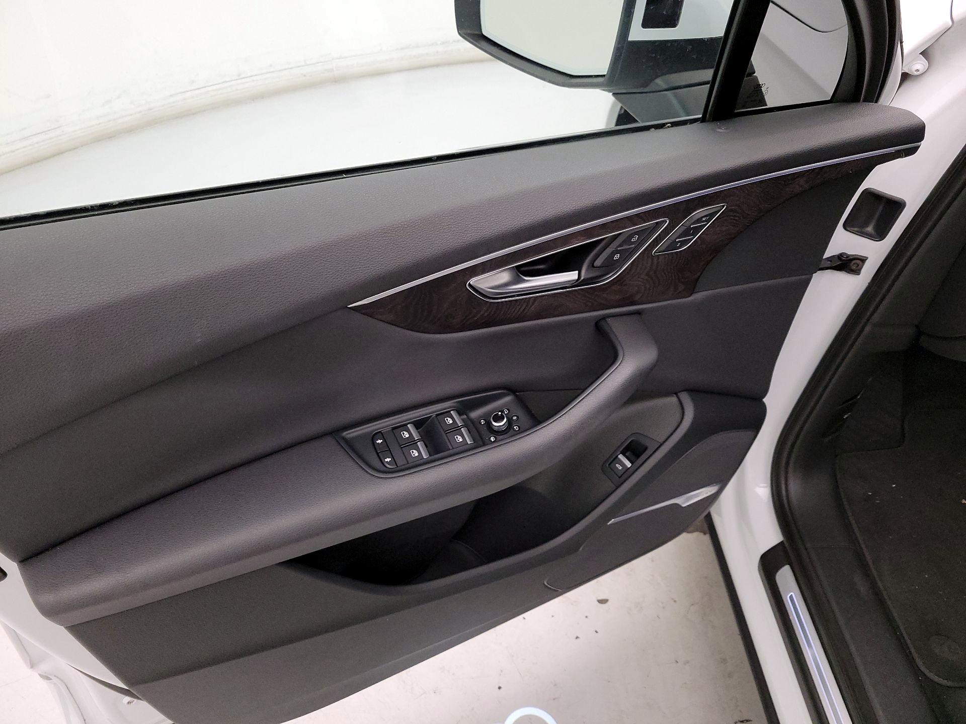Thumbnail: 2020 Audi Q7 - 12