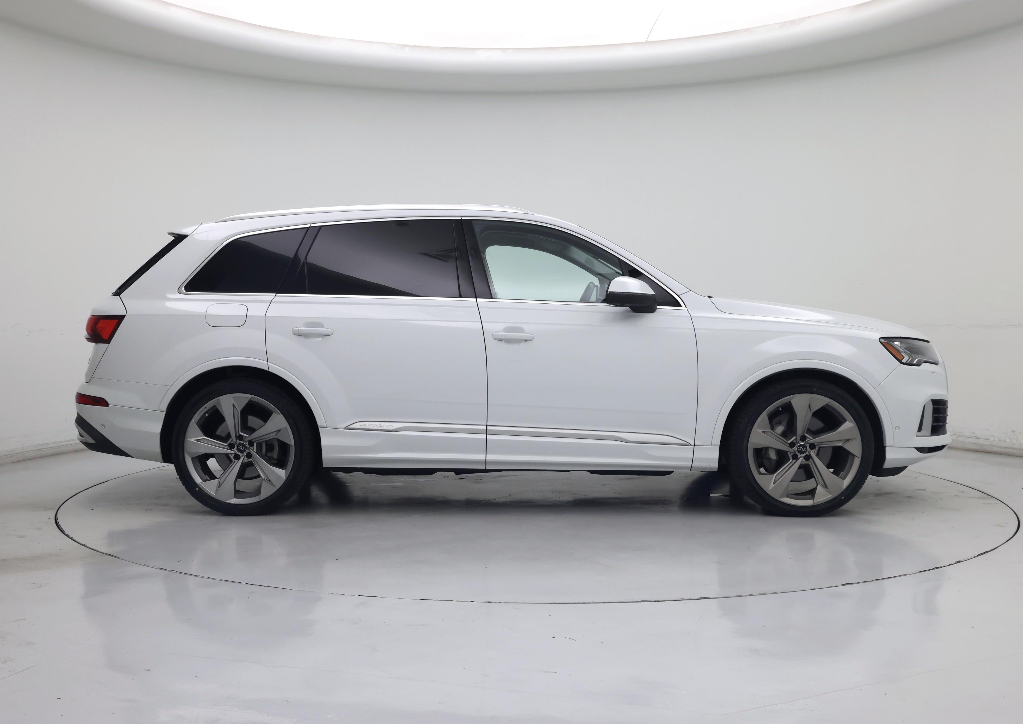 Thumbnail: 2020 Audi Q7 - 7