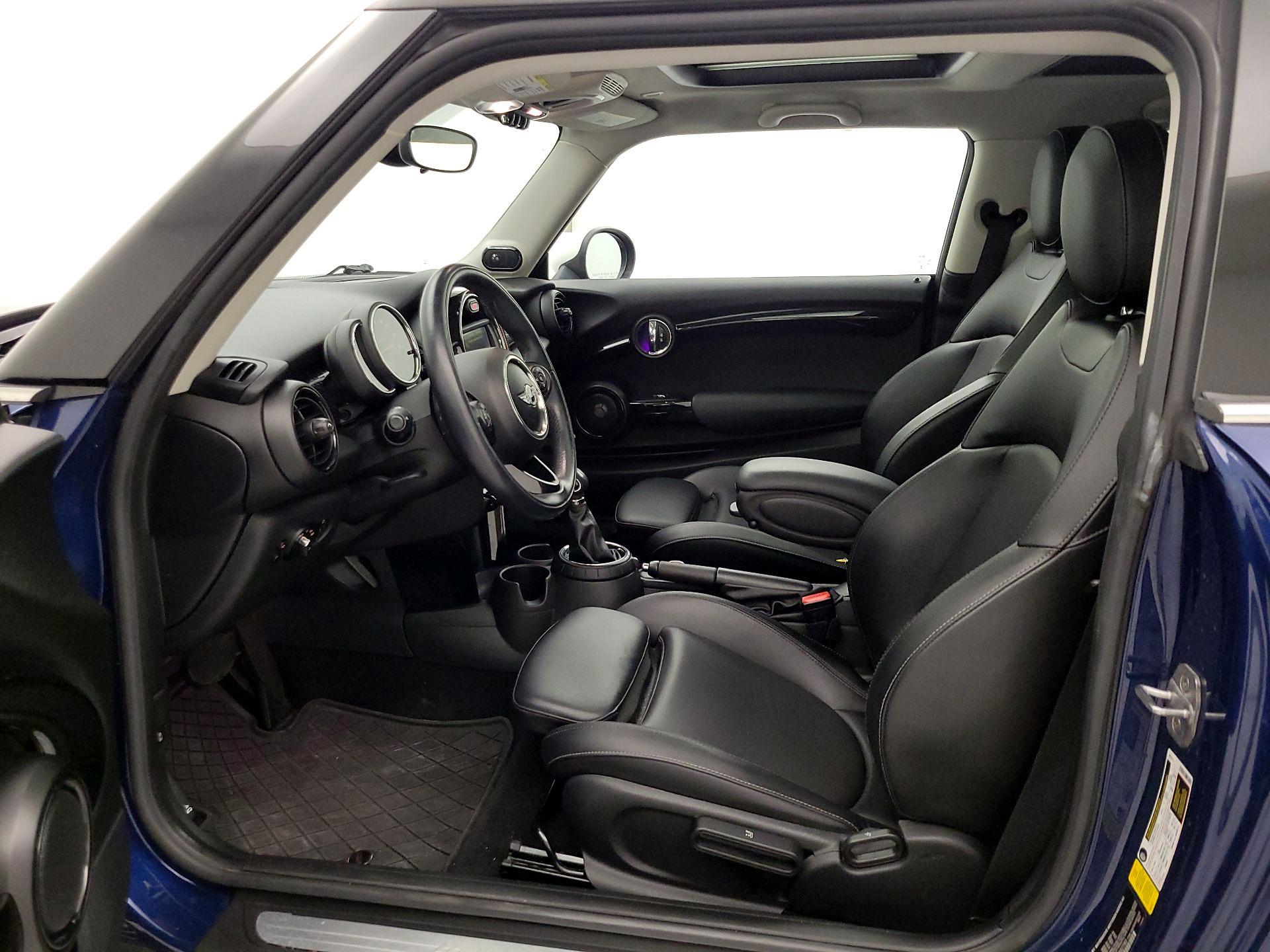 Thumbnail: 2016 MINI Cooper Hardtop - 11