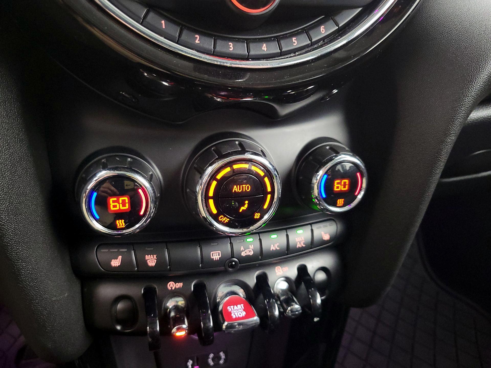 Thumbnail: 2016 MINI Cooper Hardtop - 15