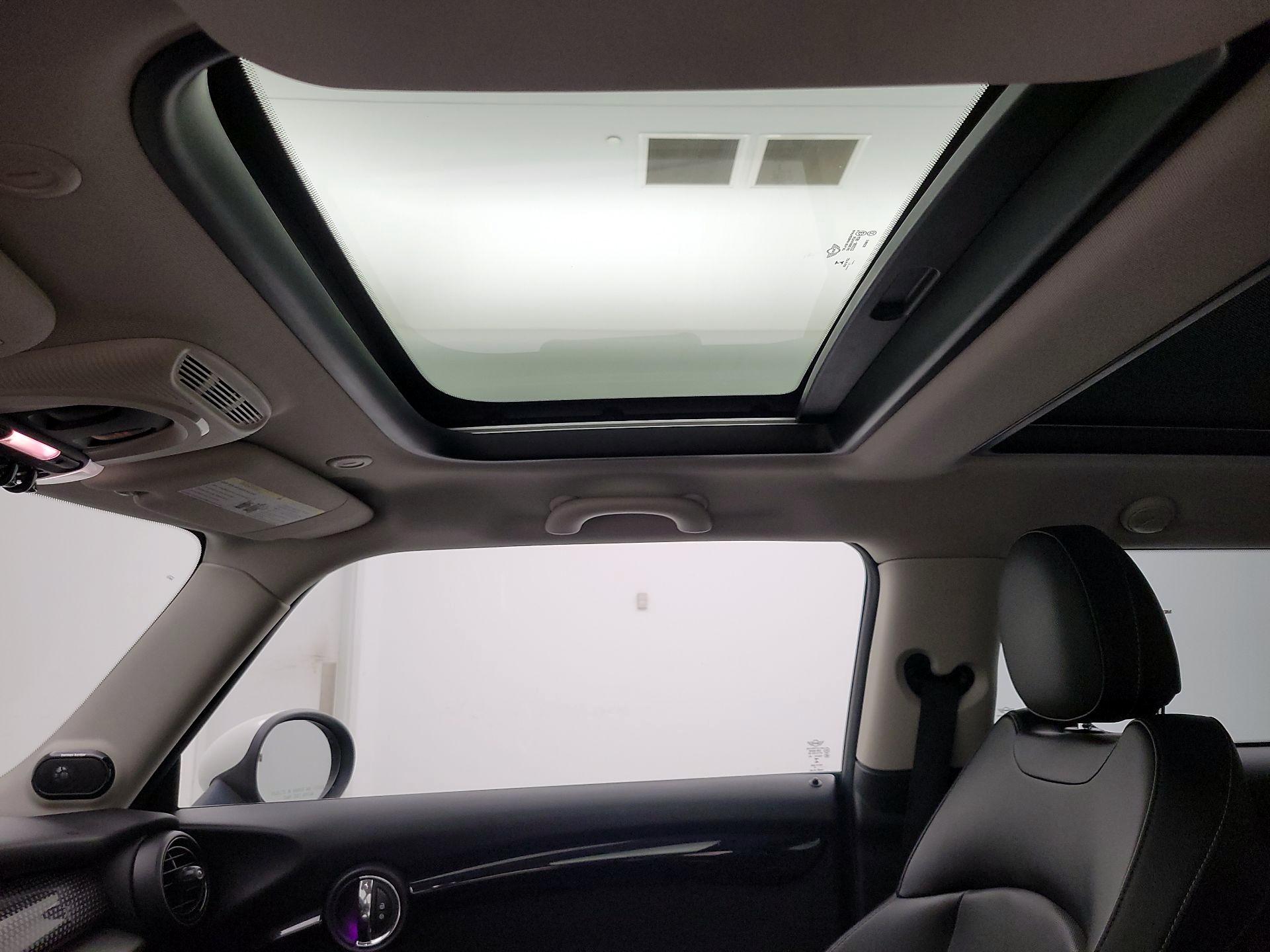 Thumbnail: 2016 MINI Cooper Hardtop - 18