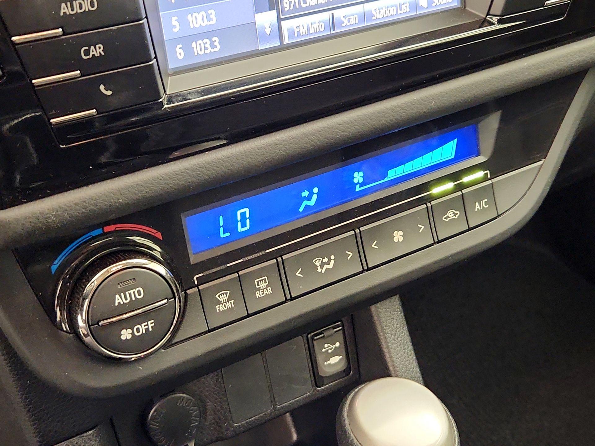 Thumbnail: 2016 Toyota Corolla - 16