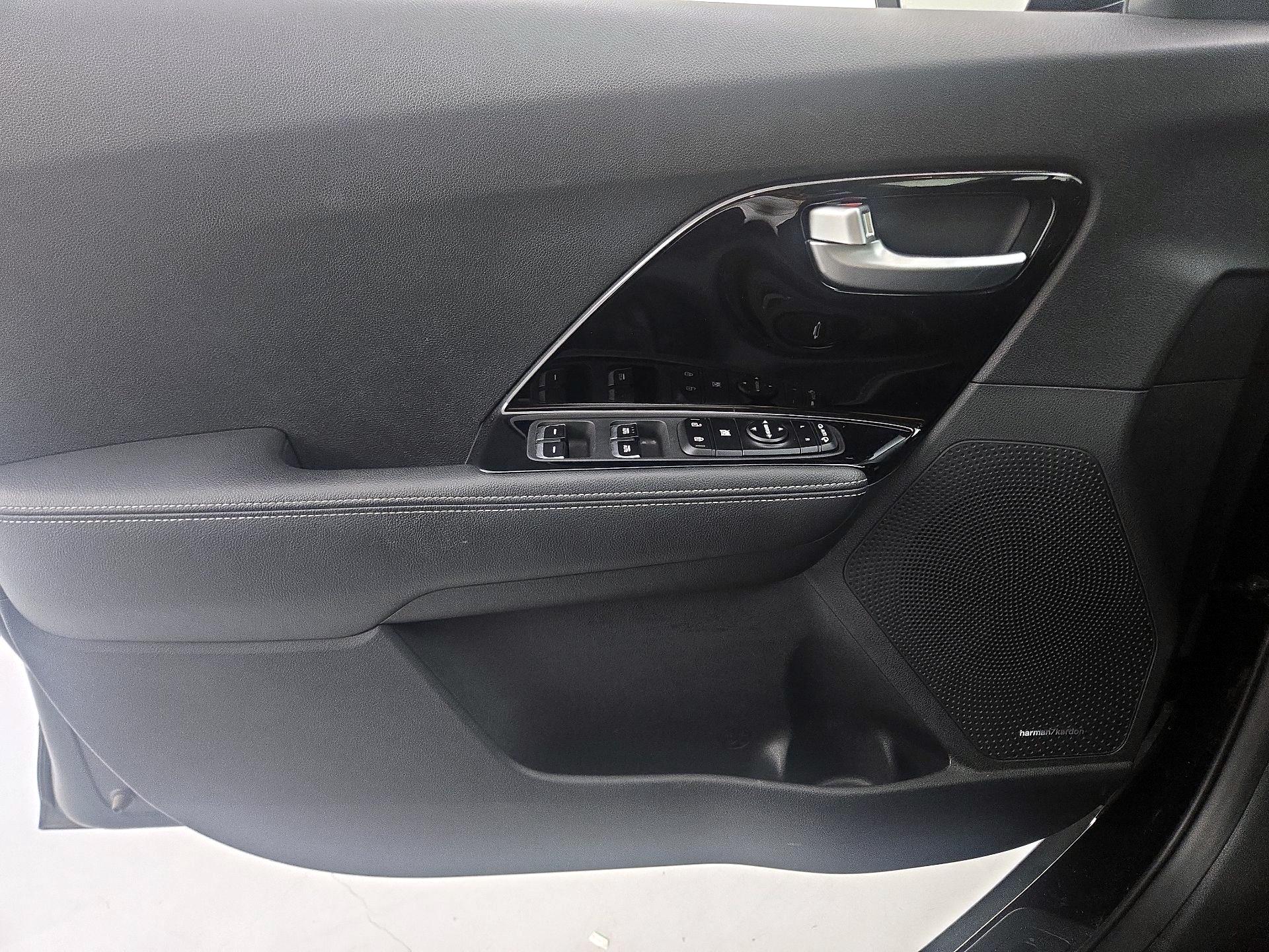 Thumbnail: 2017 Kia Niro - 12
