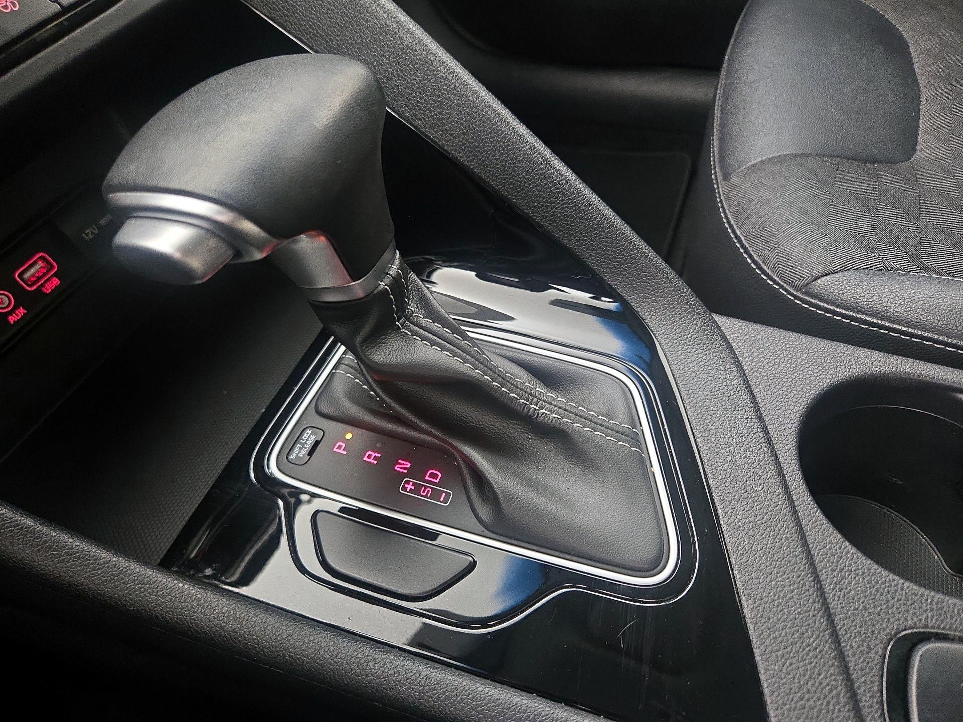 Thumbnail: 2017 Kia Niro - 18