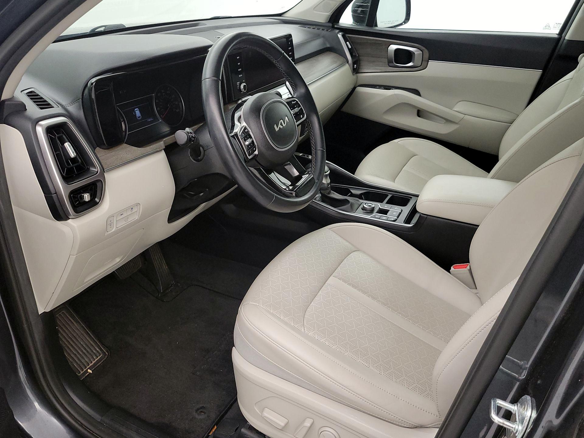 Thumbnail: 2023 Kia Sorento - 11