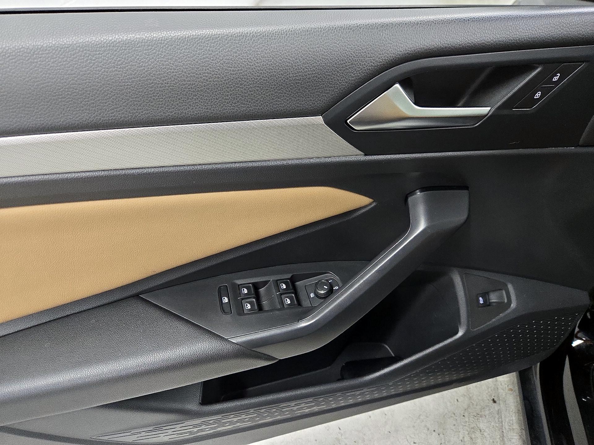 Thumbnail: 2019 Volkswagen Jetta - 12