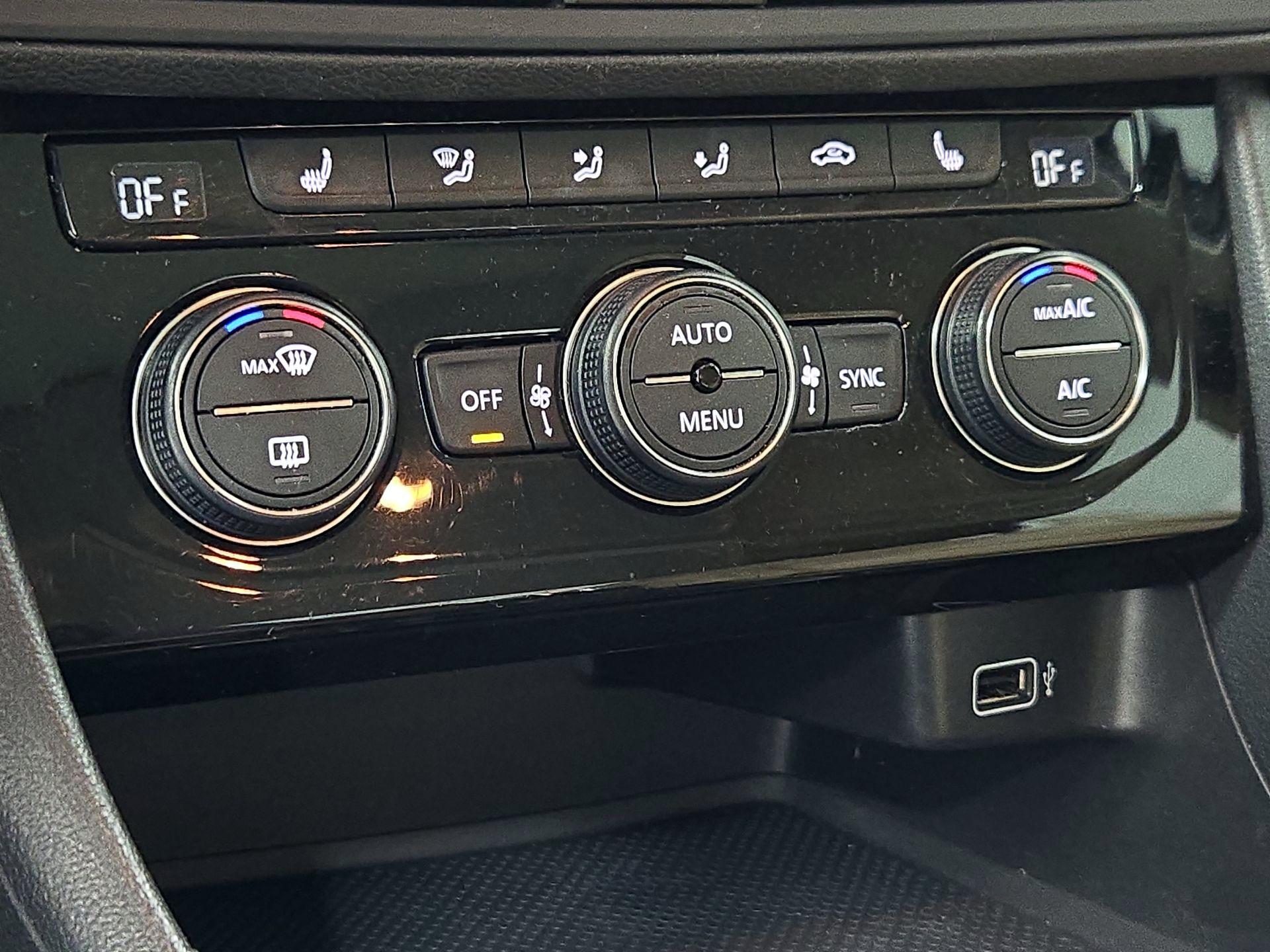 Thumbnail: 2019 Volkswagen Jetta - 16