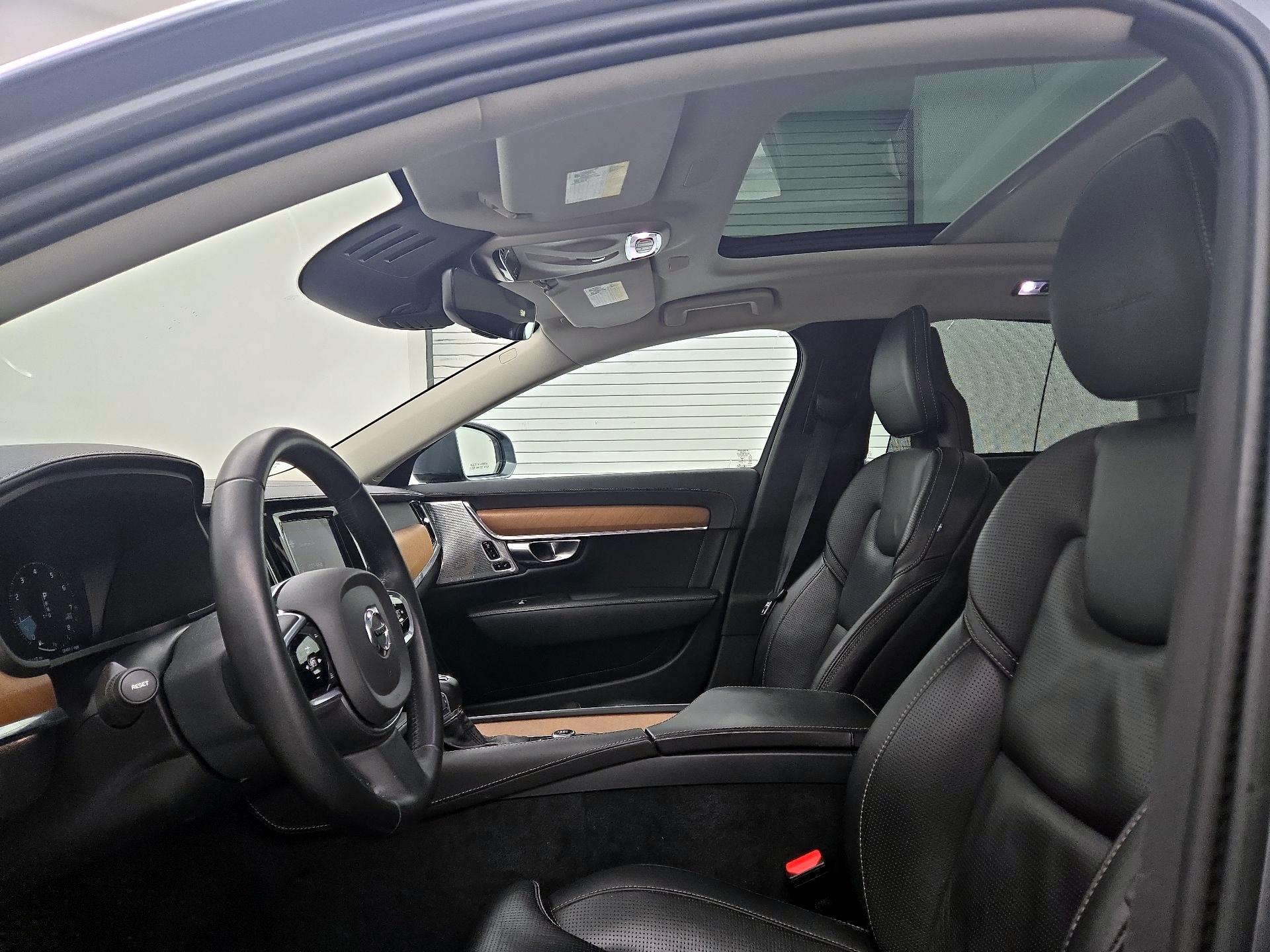 Thumbnail: 2018 Volvo S90 - 18