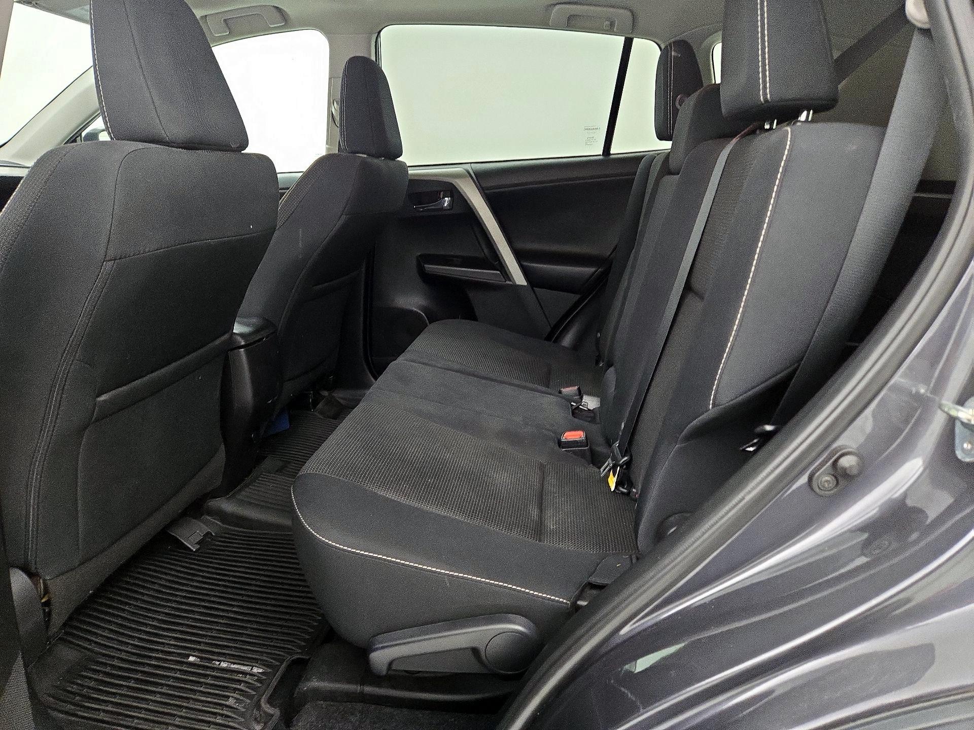 Thumbnail: 2018 Toyota RAV4 - 17