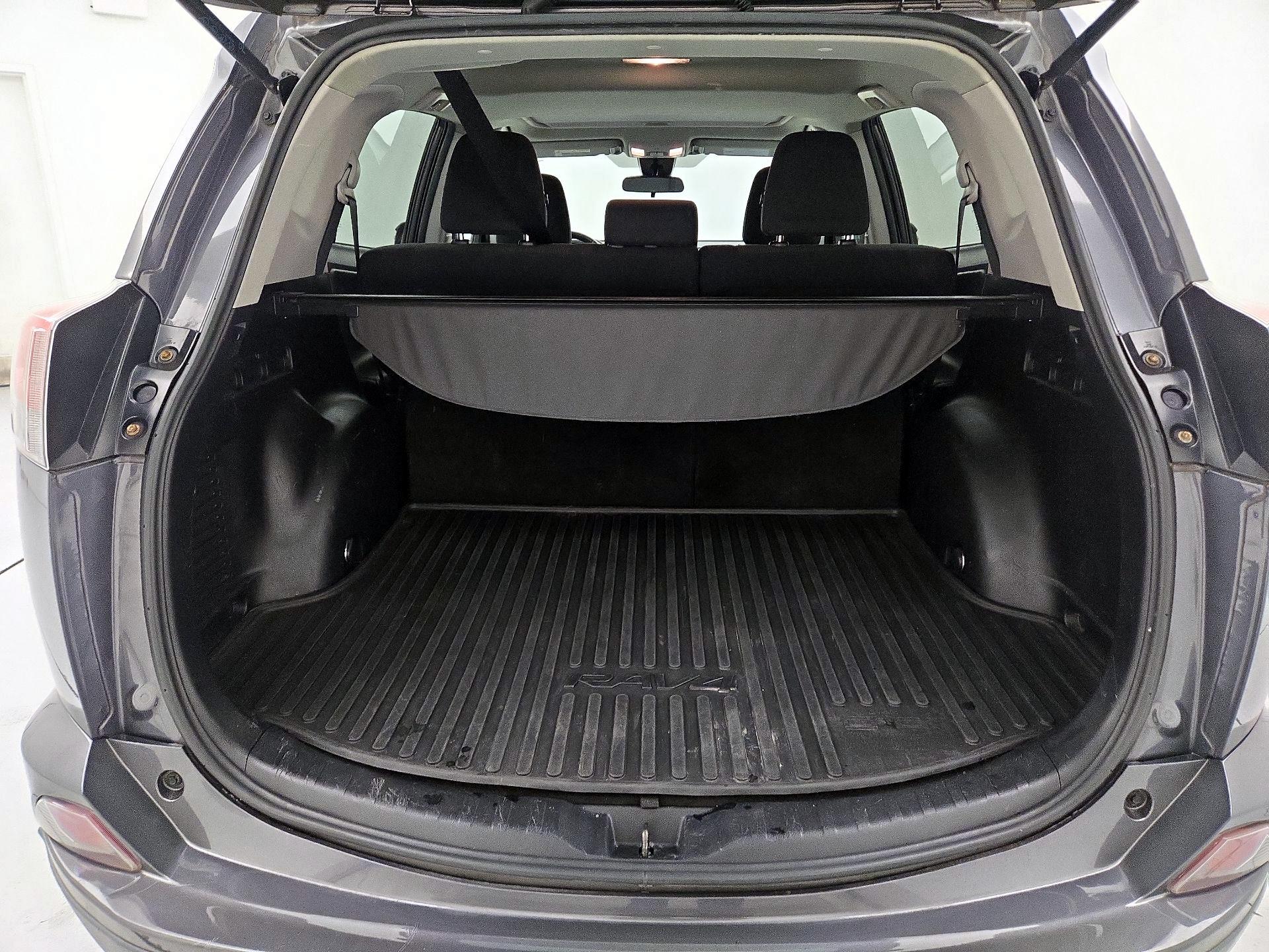 Thumbnail: 2018 Toyota RAV4 - 18