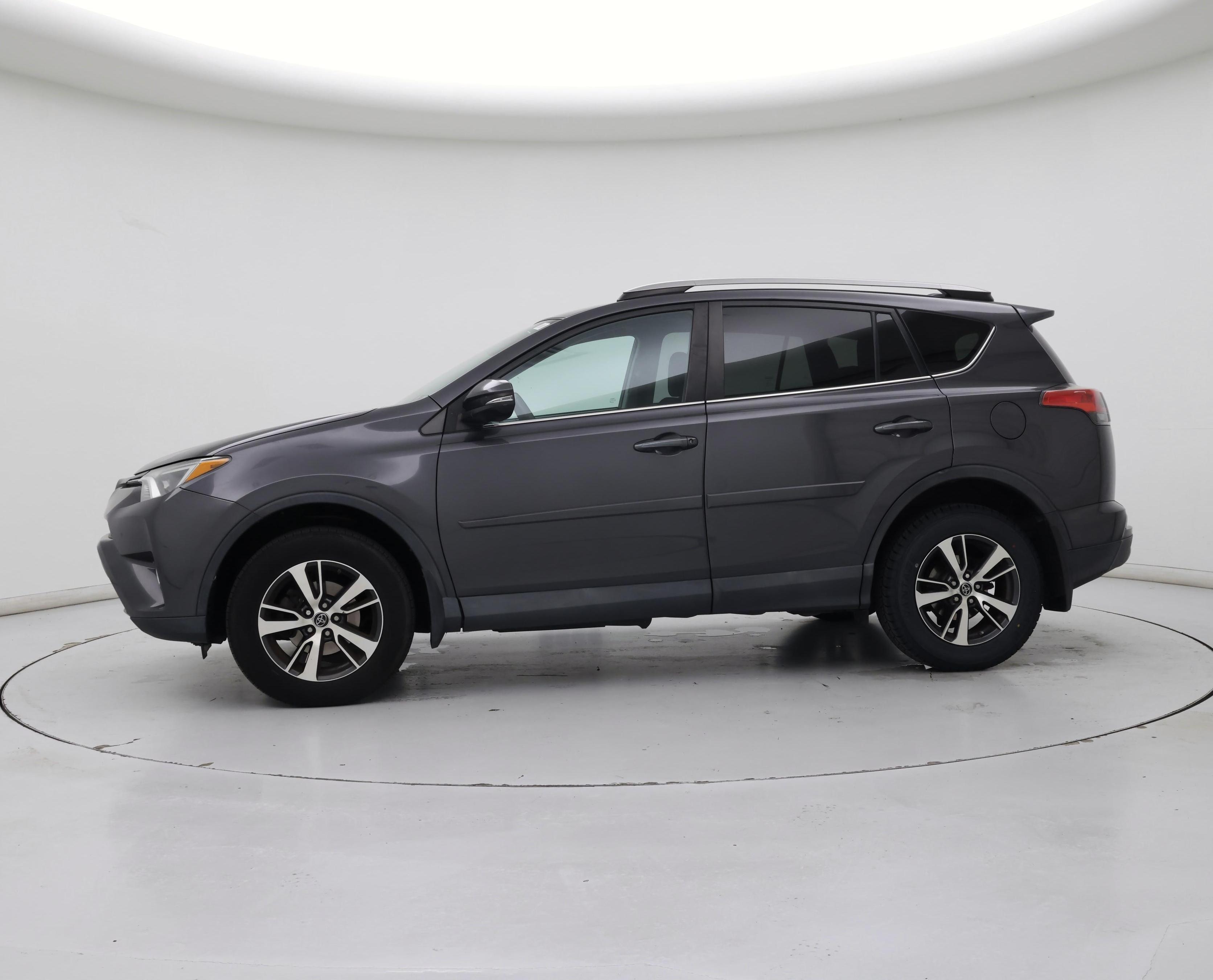 Thumbnail: 2018 Toyota RAV4 - 3